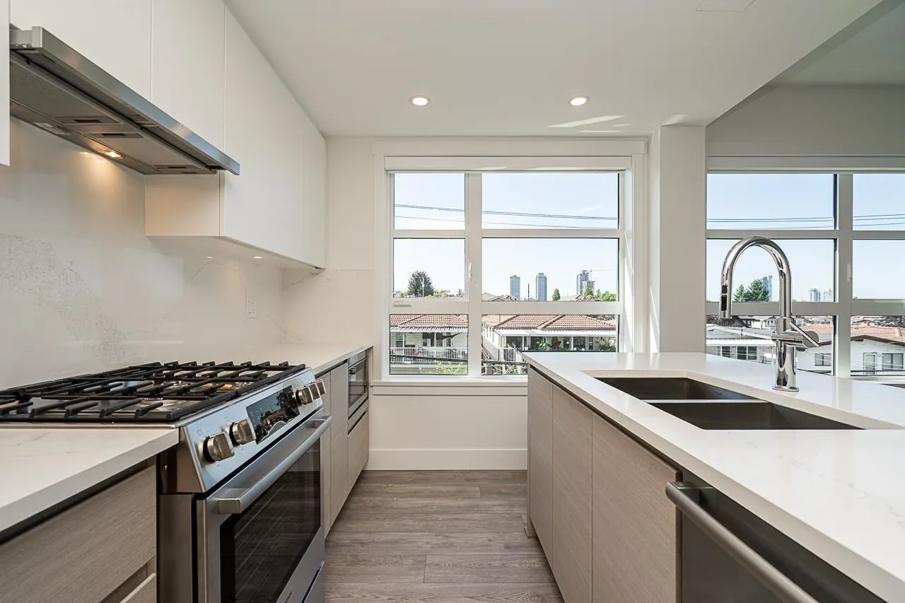 313 4788 Hastings Street