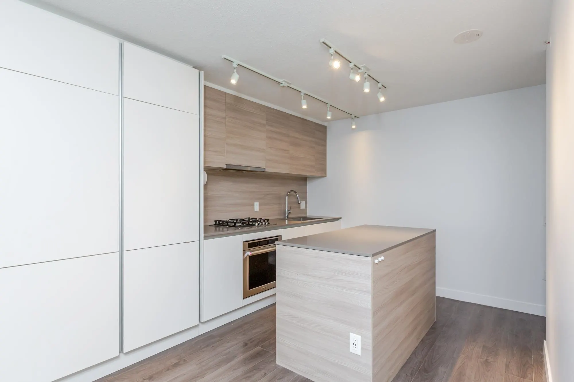 1108 908 Quayside Drive