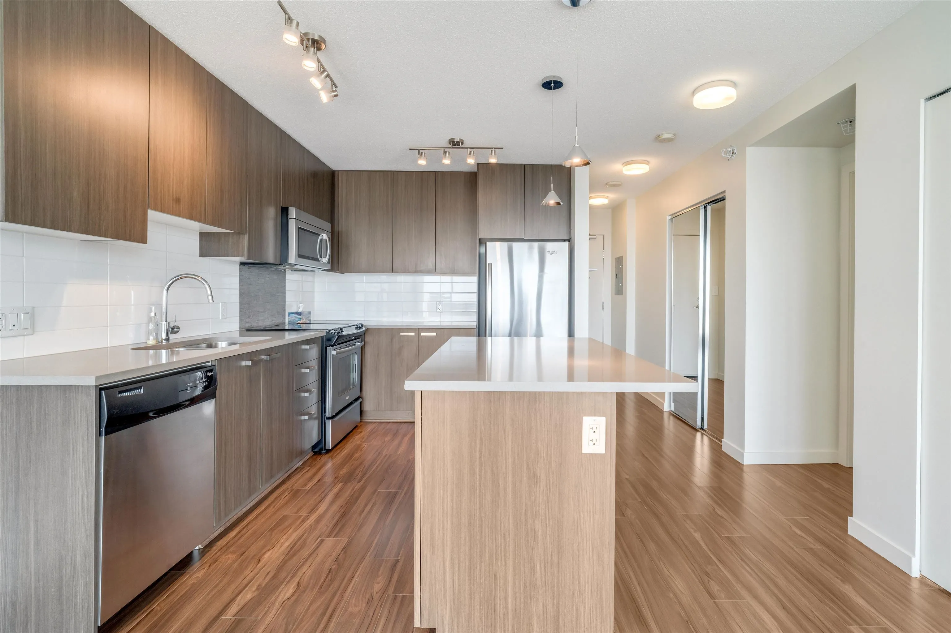 3707 13325 102a Avenue