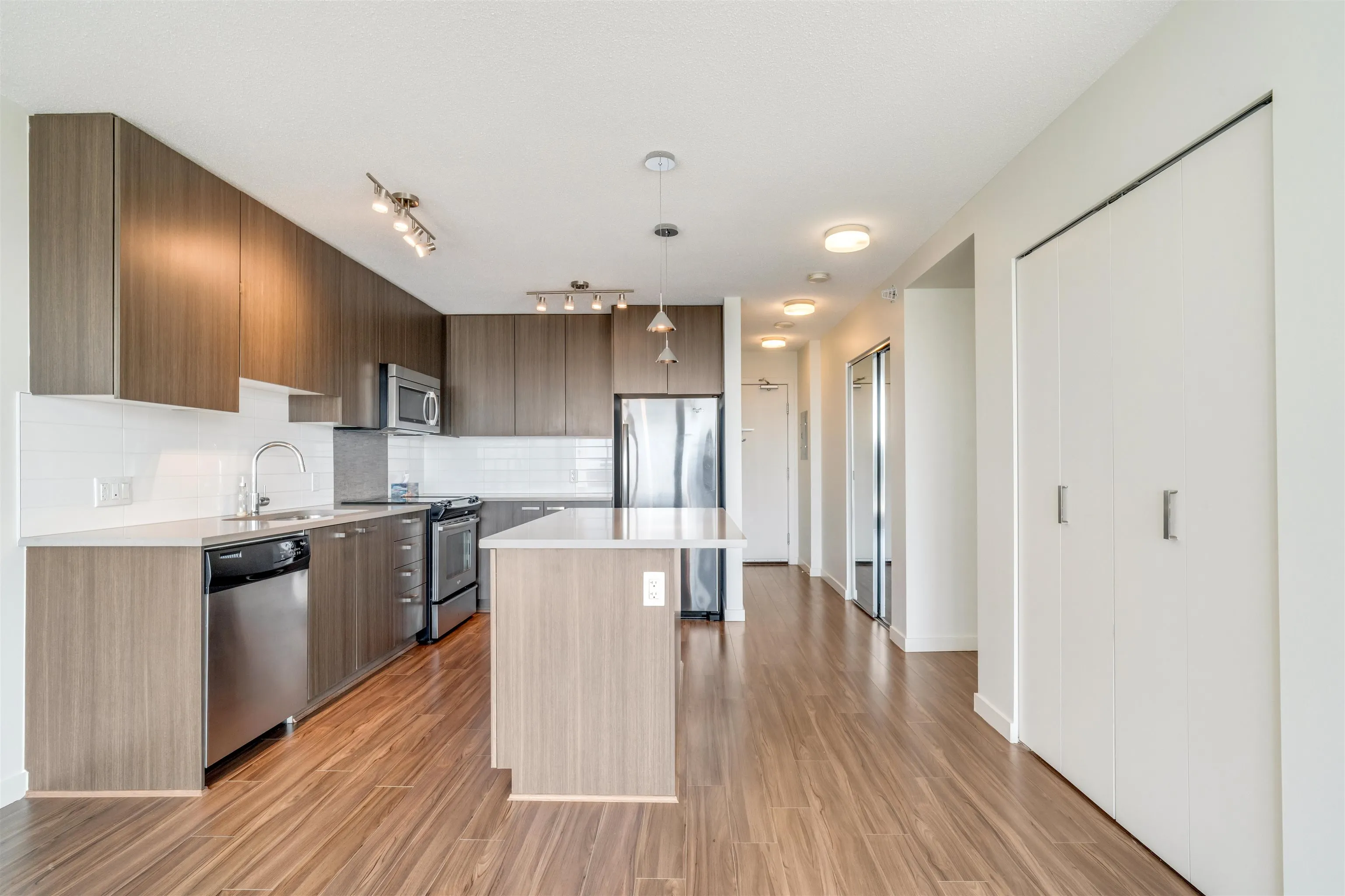3707 13325 102a Avenue