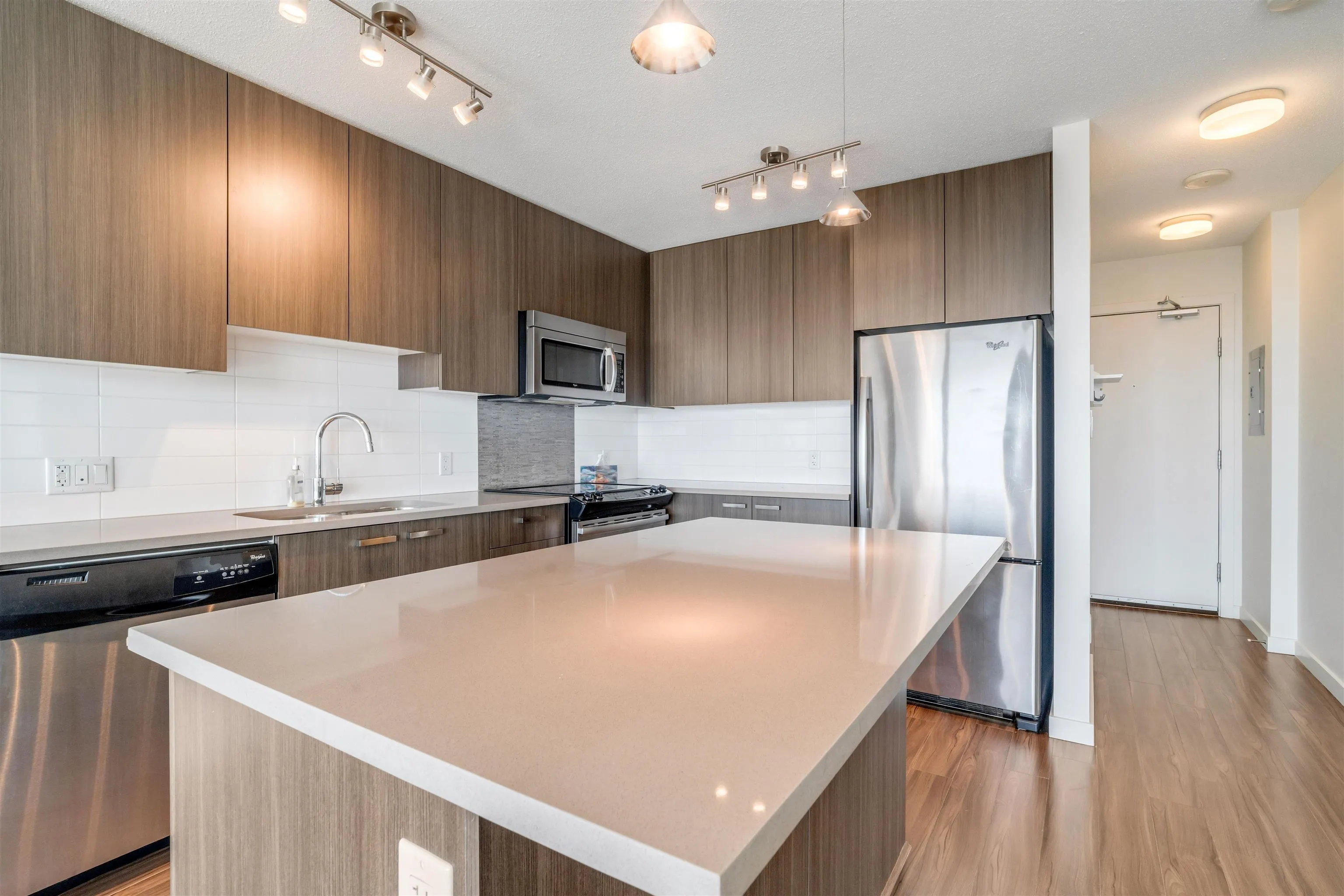 3707 13325 102a Avenue