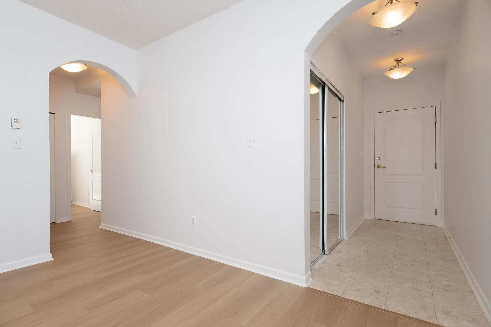 208 5262 Oakmount Crescent