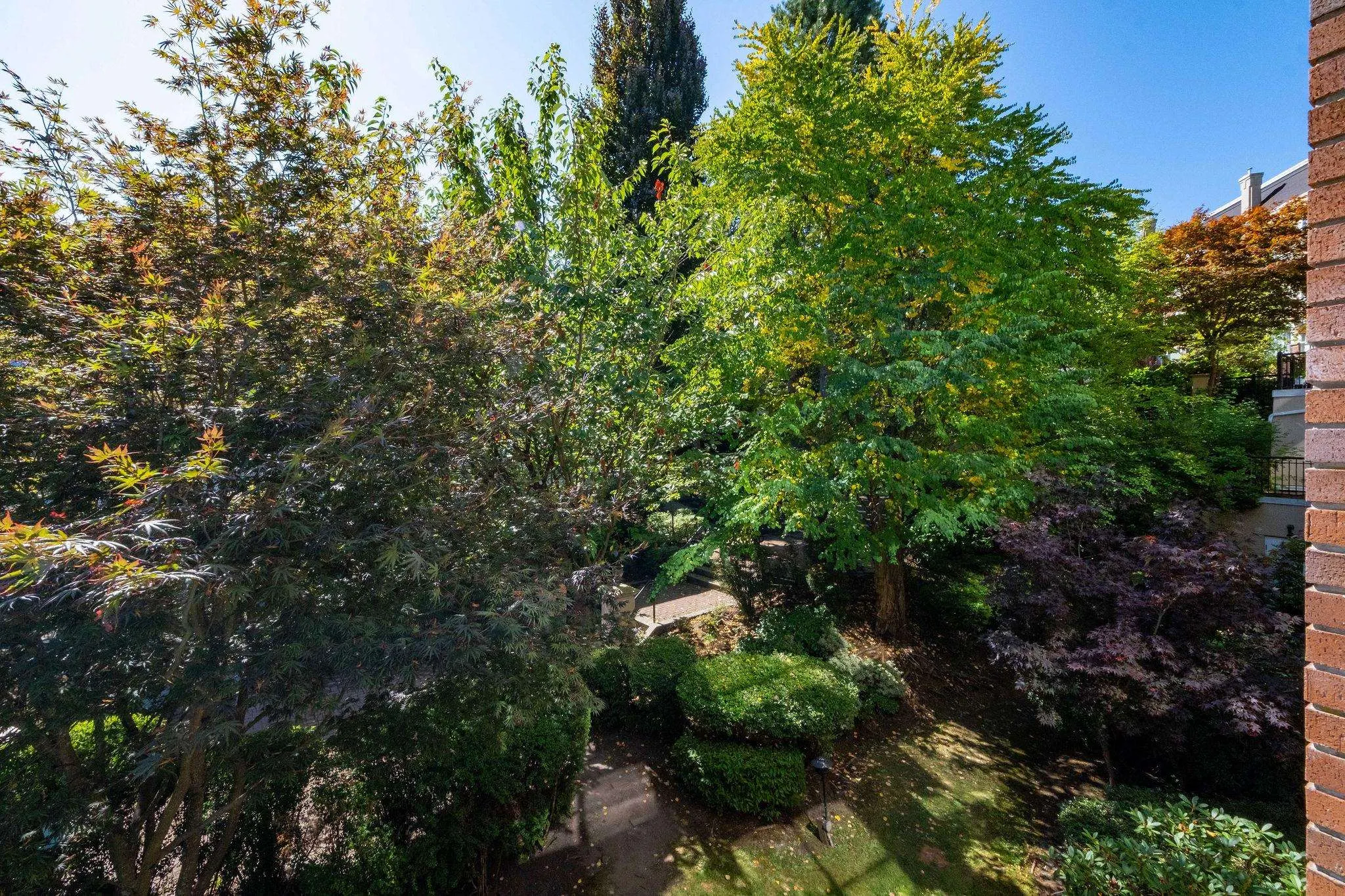 208 5262 Oakmount Crescent
