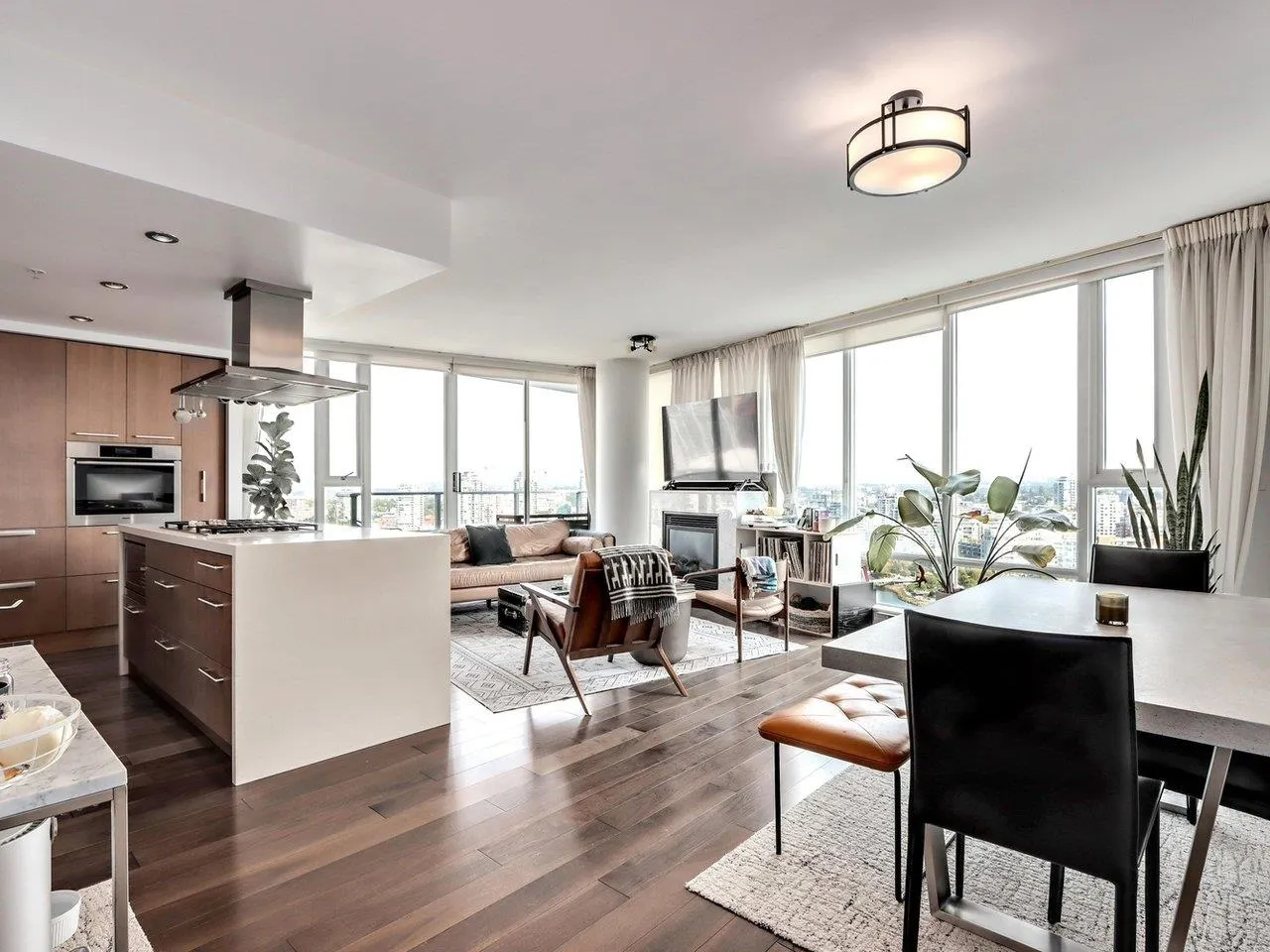 2701 8 Smithe Mews