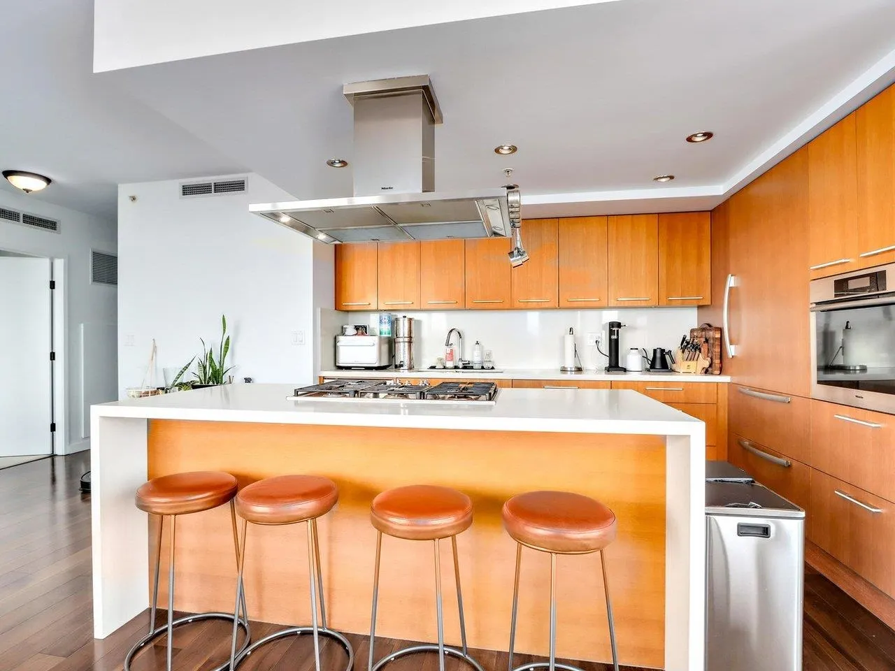 2701 8 Smithe Mews