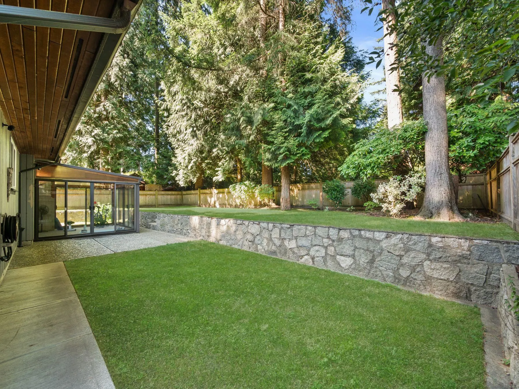 6823 Sussex Crescent