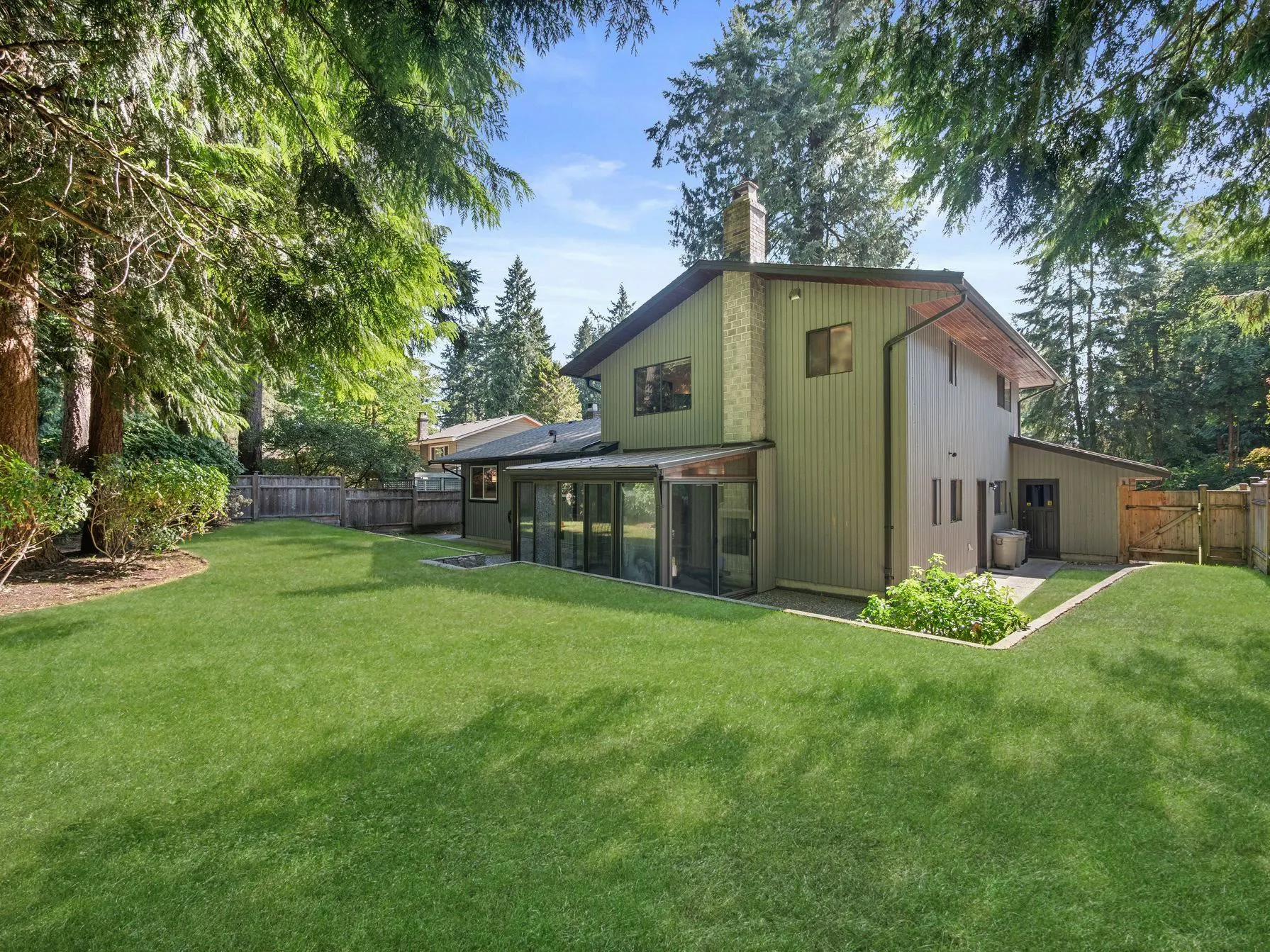 6823 Sussex Crescent