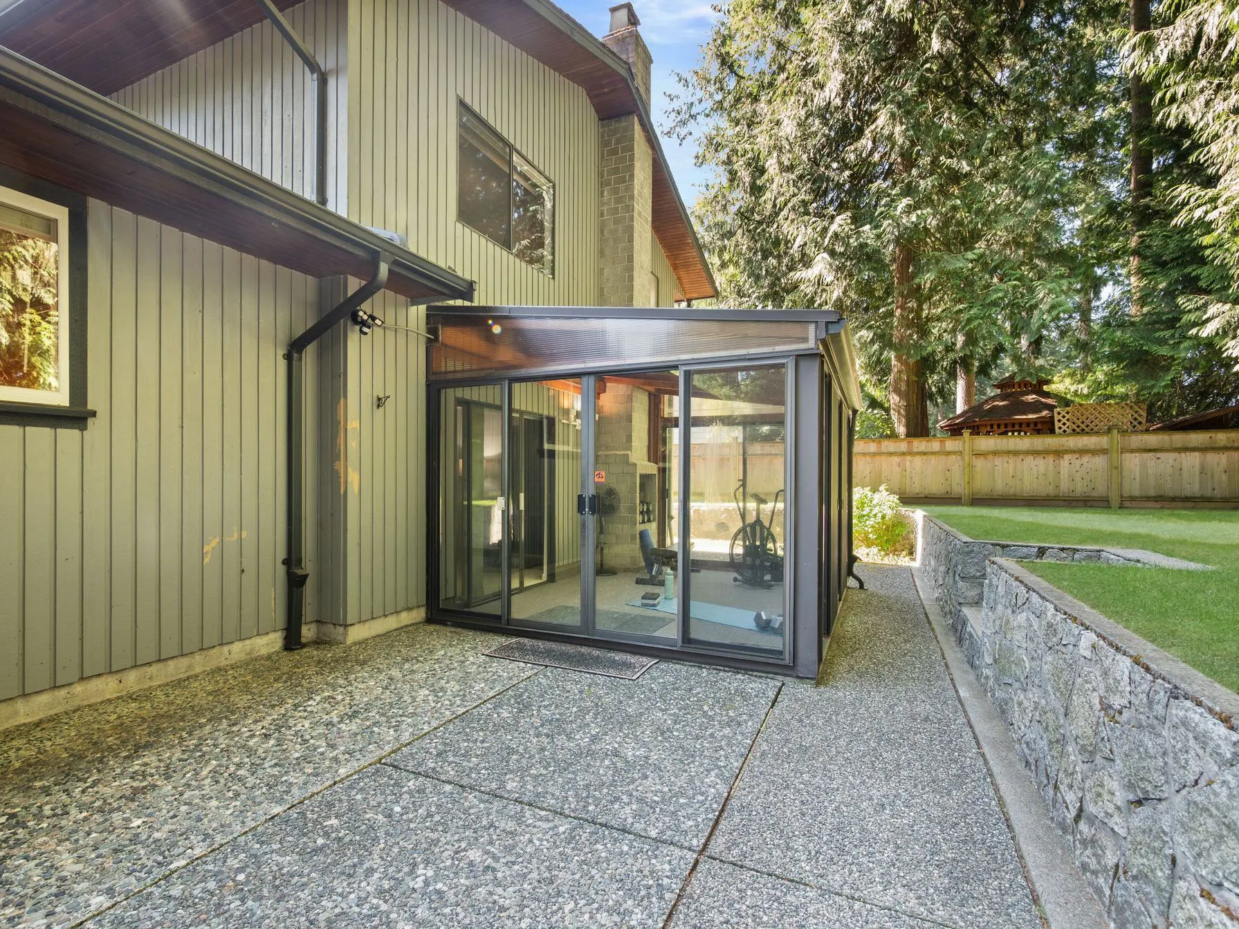 6823 Sussex Crescent
