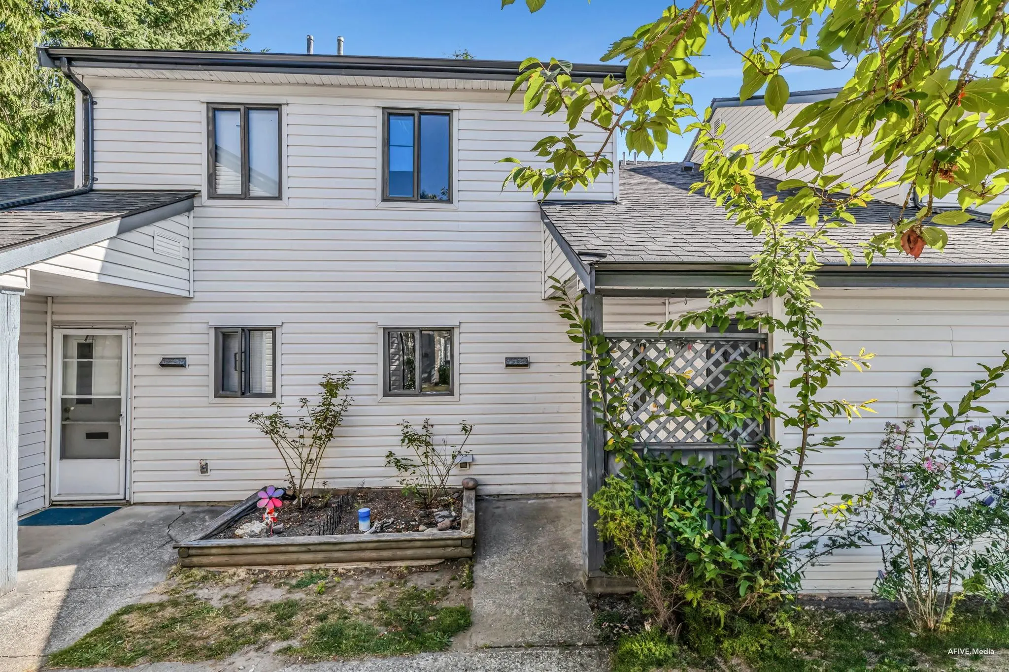 148 13758 67 Avenue