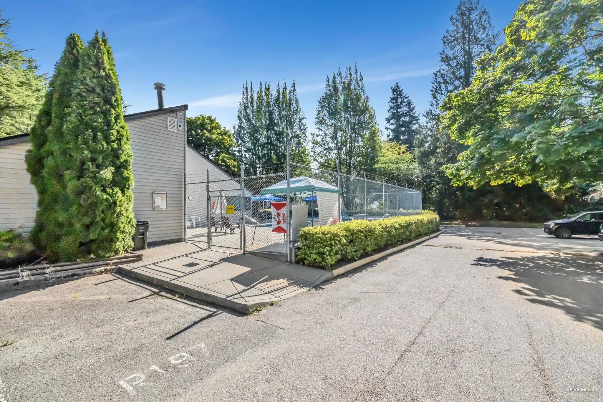 148 13758 67 Avenue
