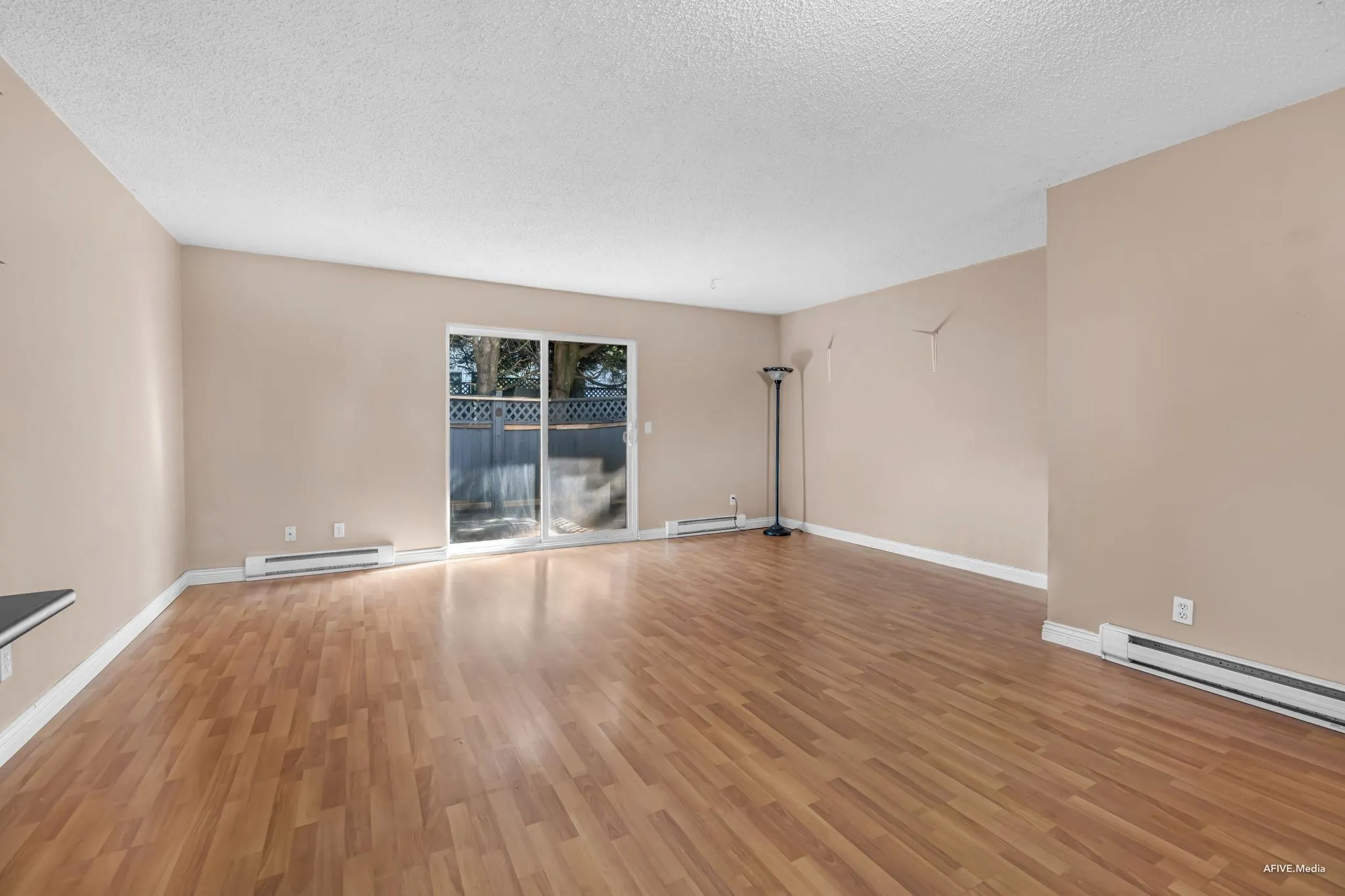 148 13758 67 Avenue
