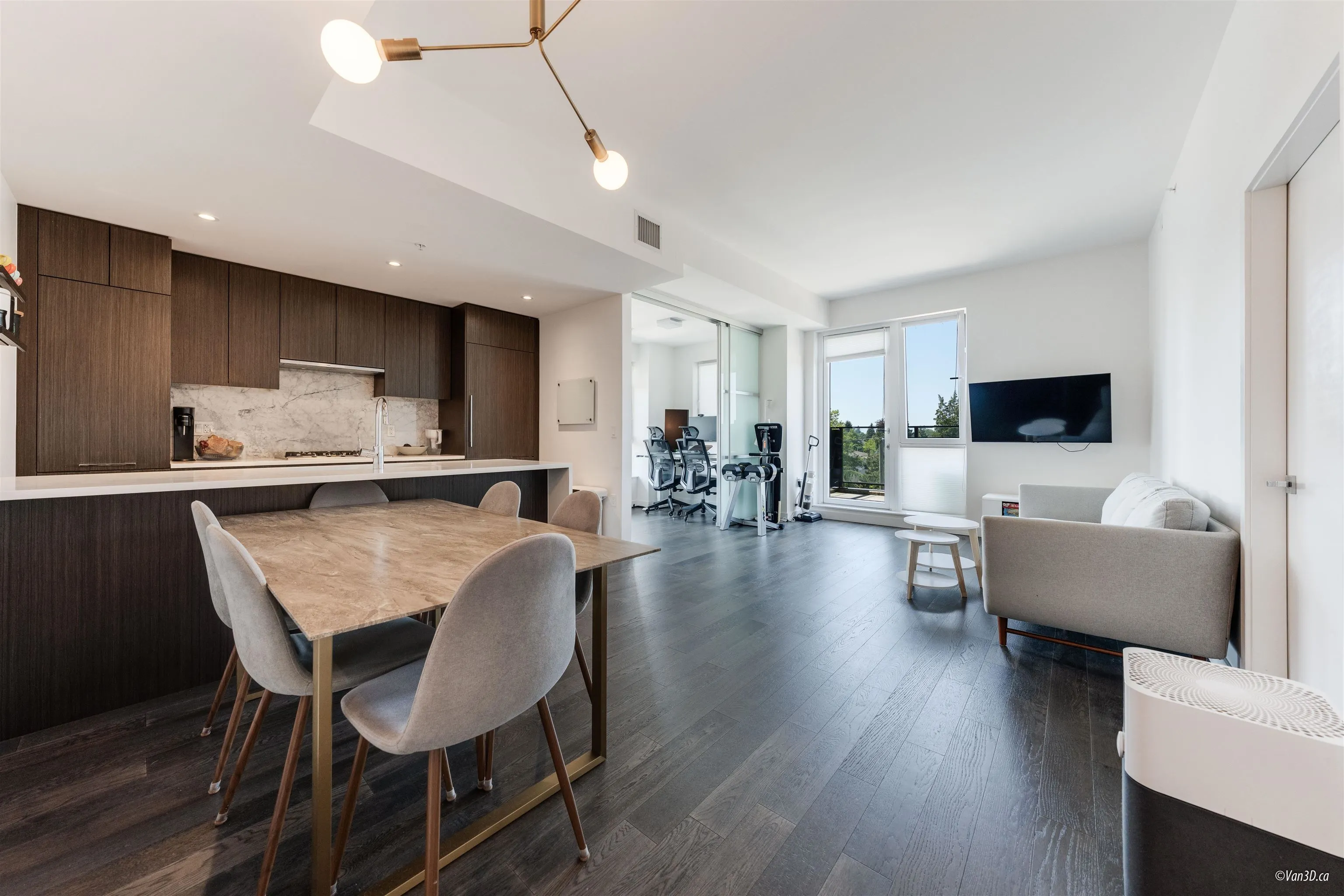 407 5383 Cambie Street