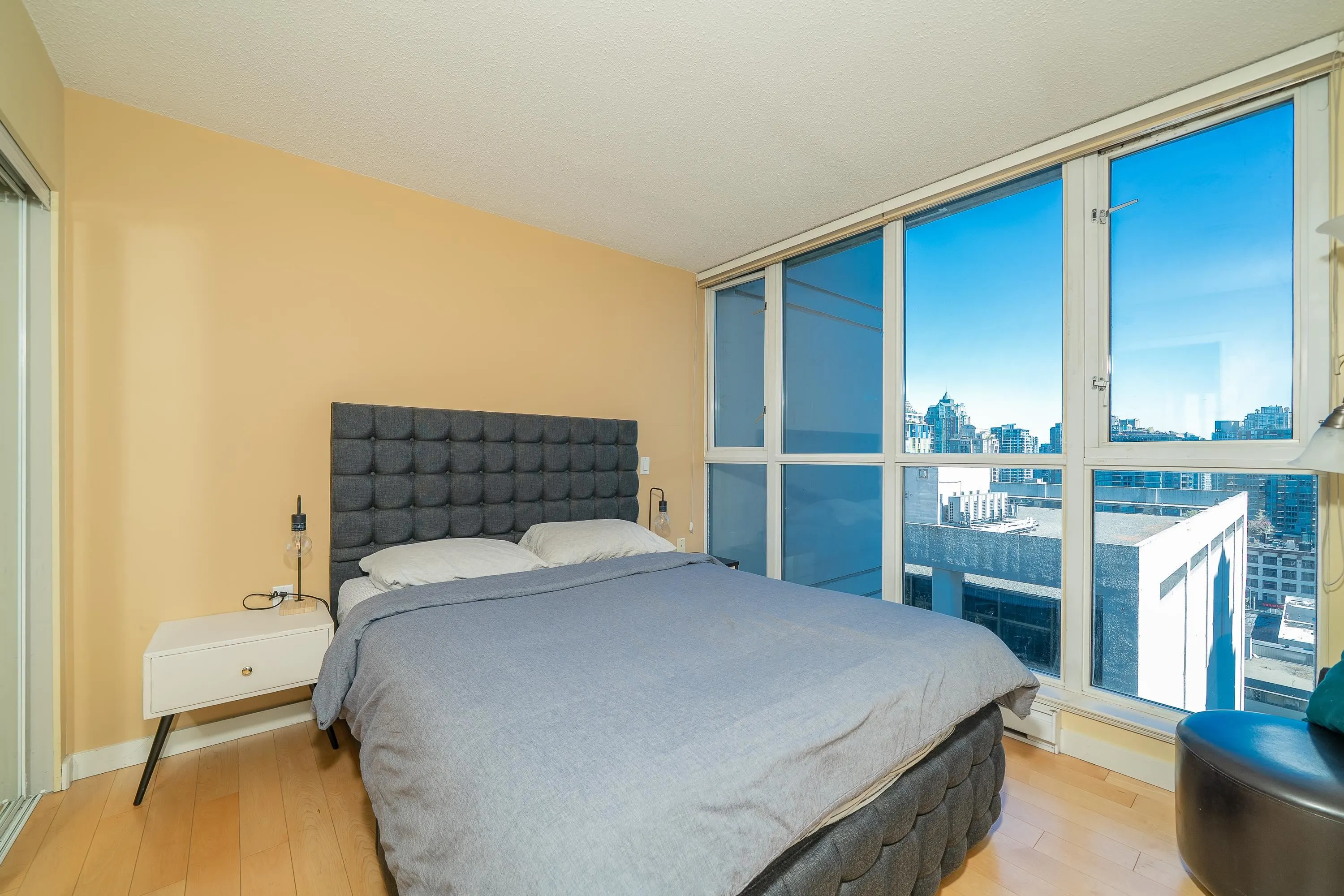 1509 1068 Hornby Street
