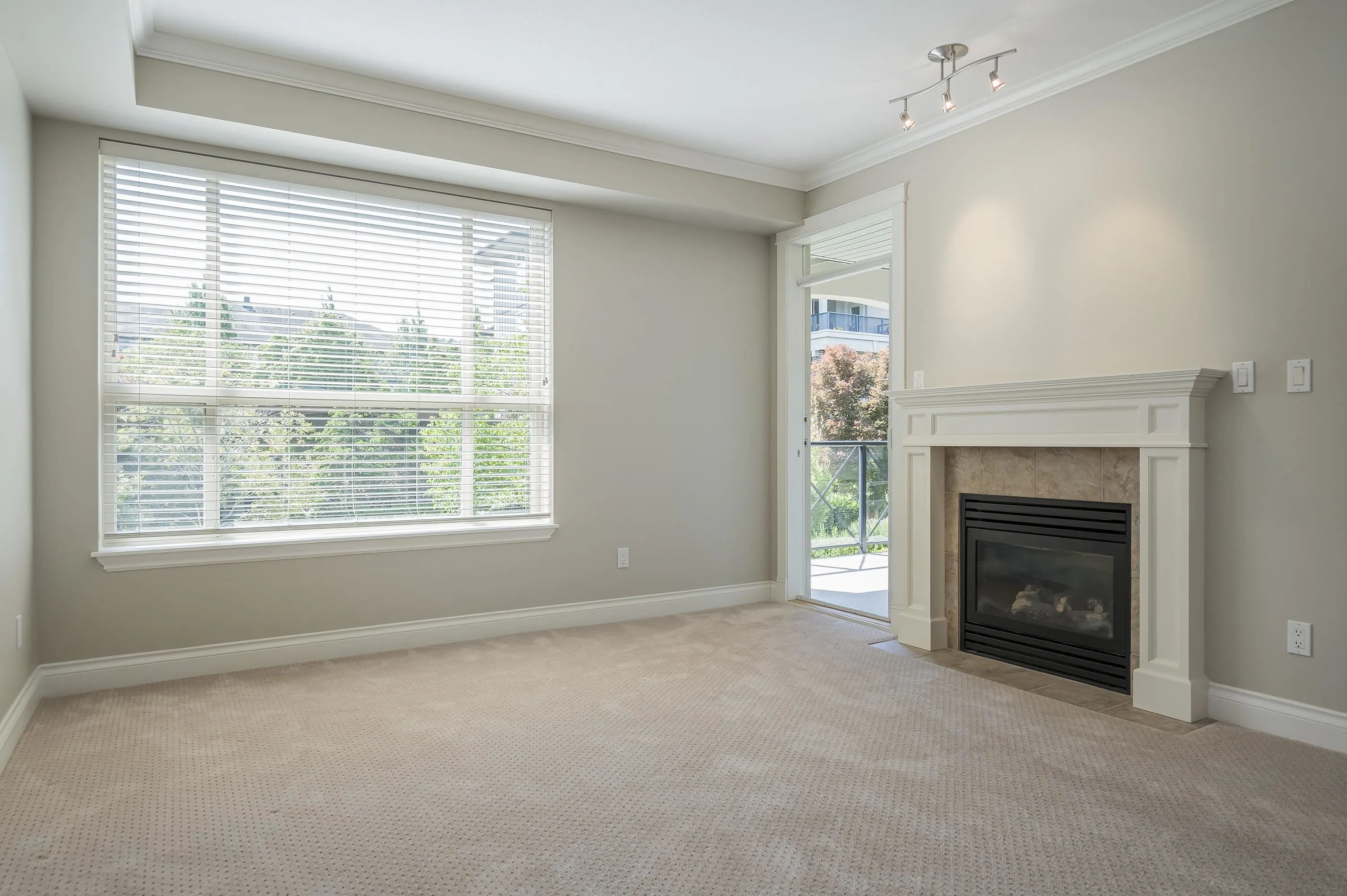205 1787 154 Street