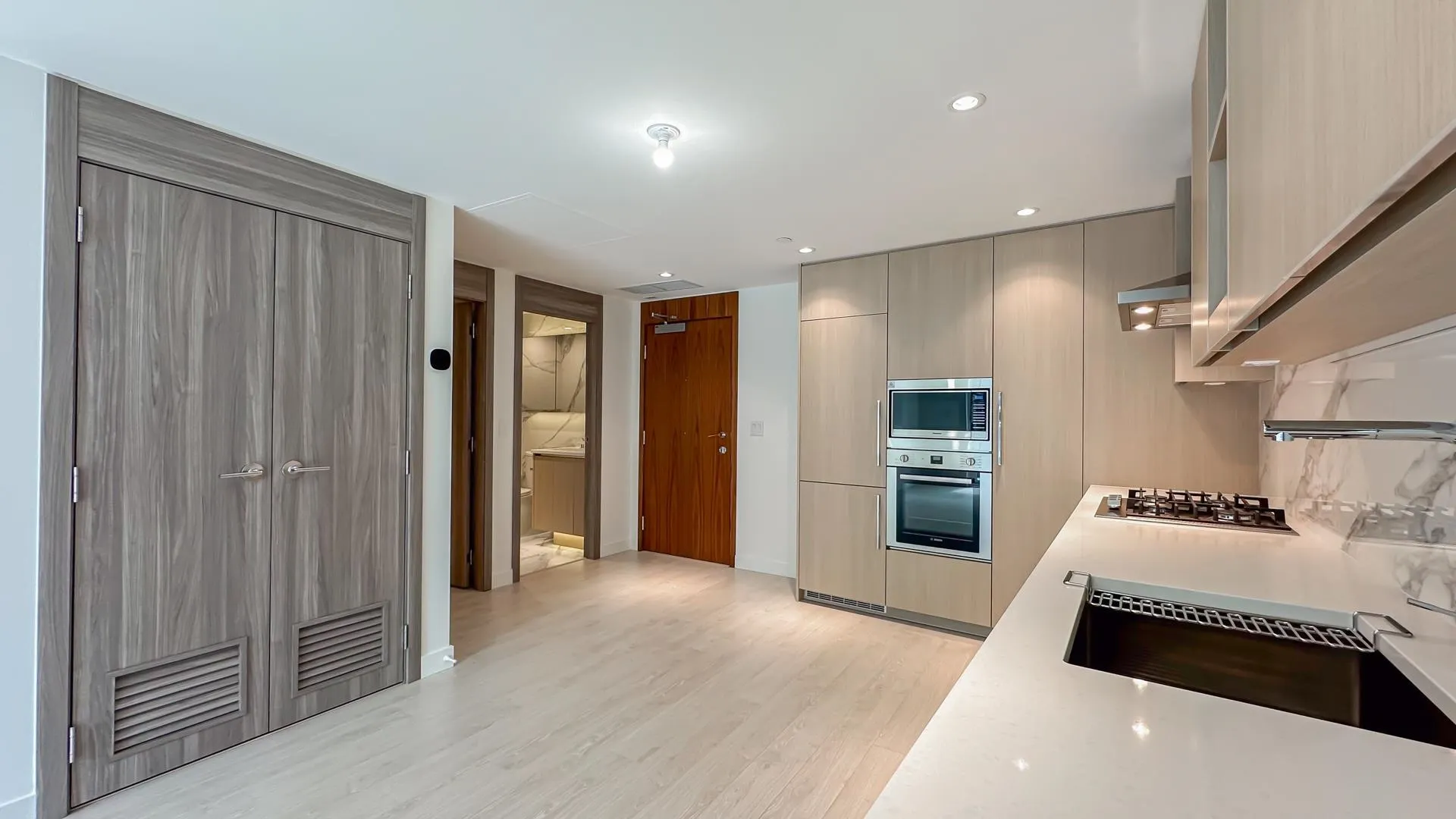 886 8671 Hazelbridge Way