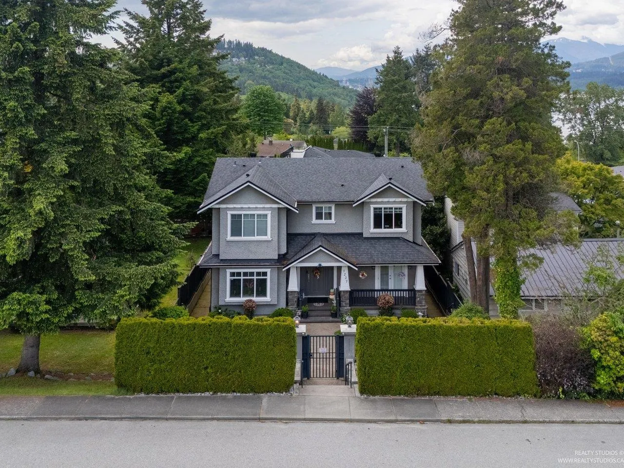 7227 Barnet Road