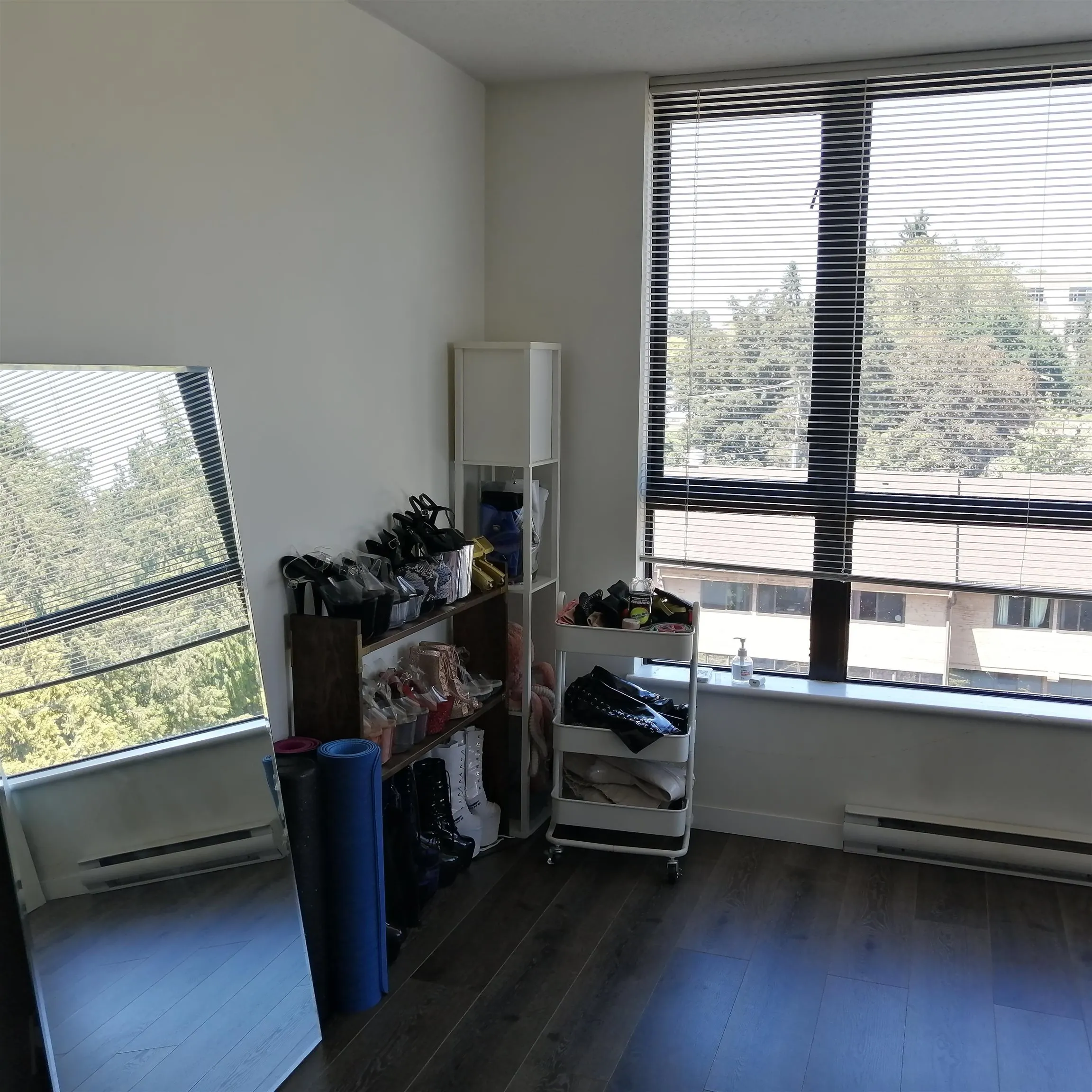 708 814 Royal Avenue