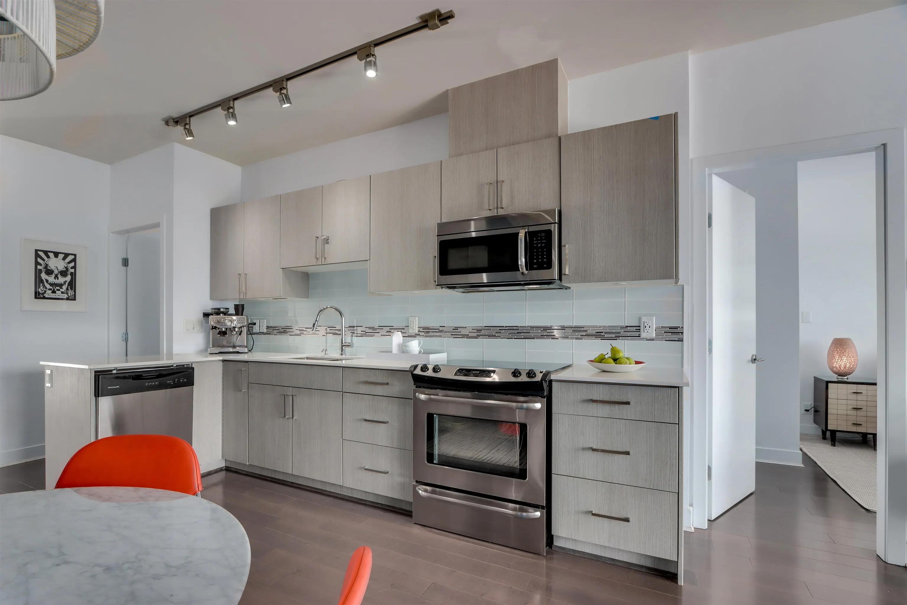 PH6 388 Kootenay Street