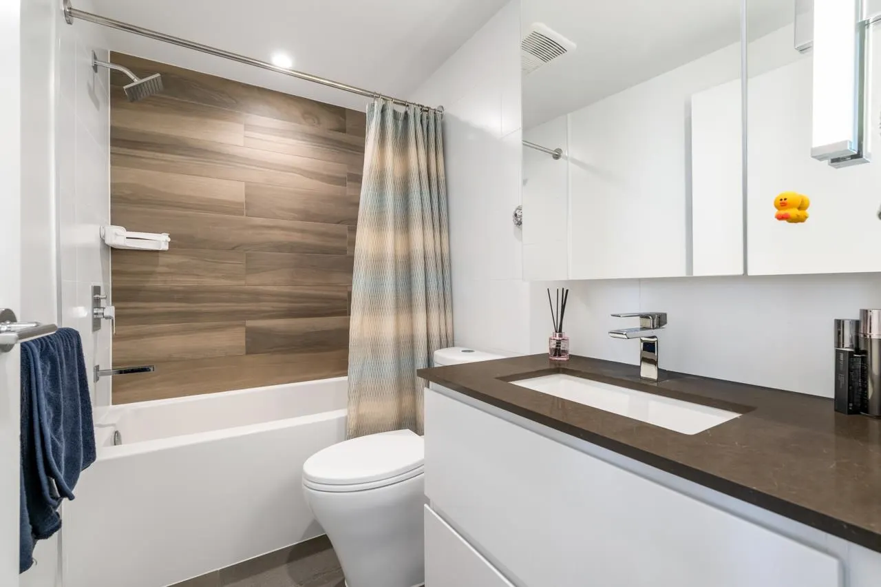 2208 13655 Fraser Highway