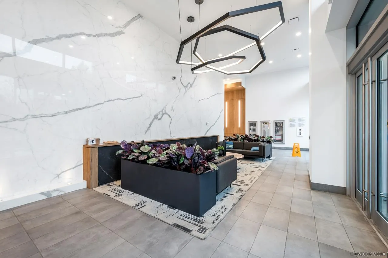 2208 13655 Fraser Highway