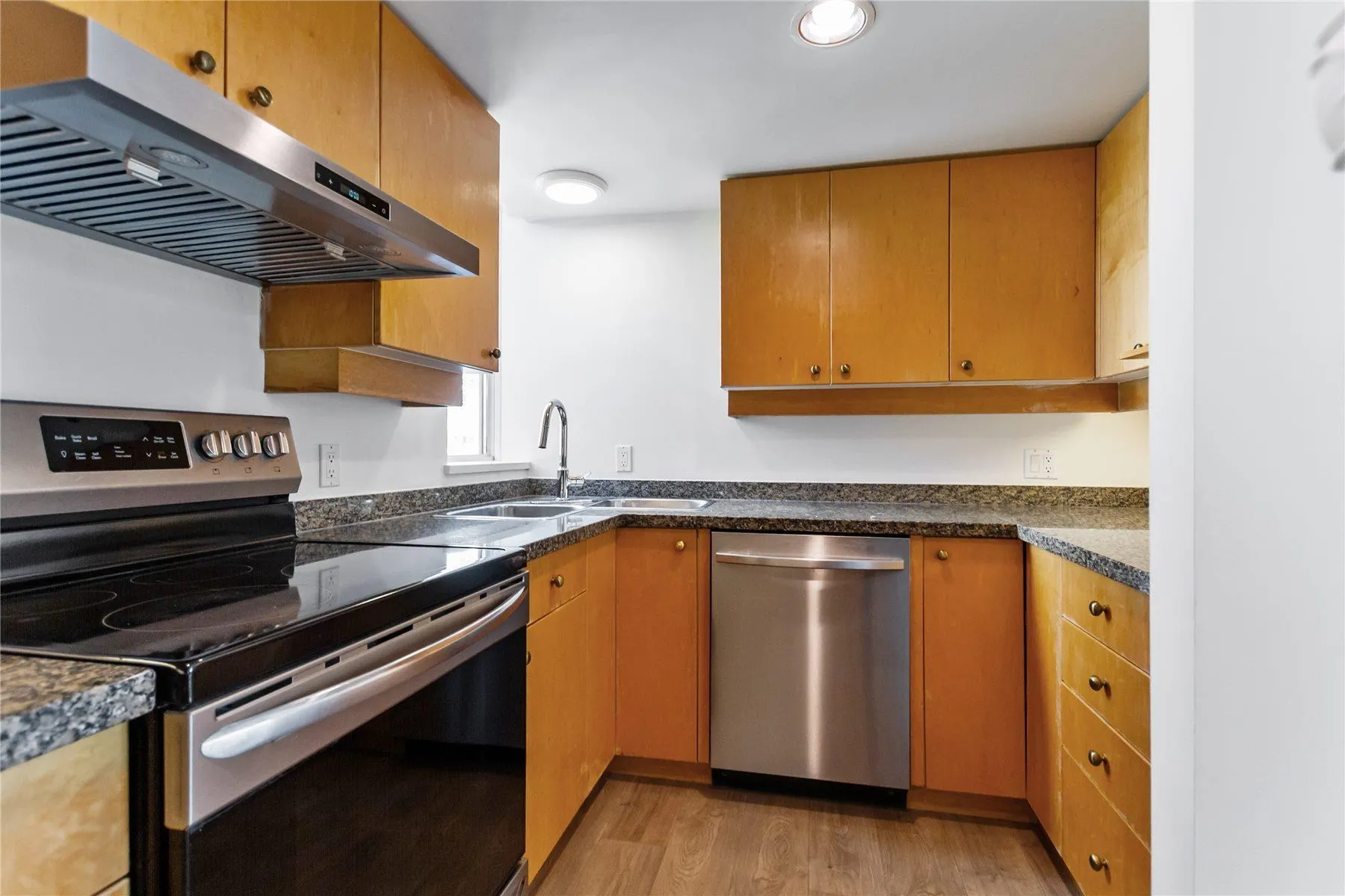610 1228 Marinaside Crescent