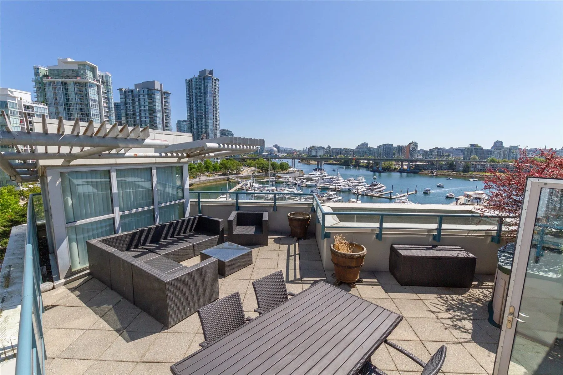 610 1228 Marinaside Crescent
