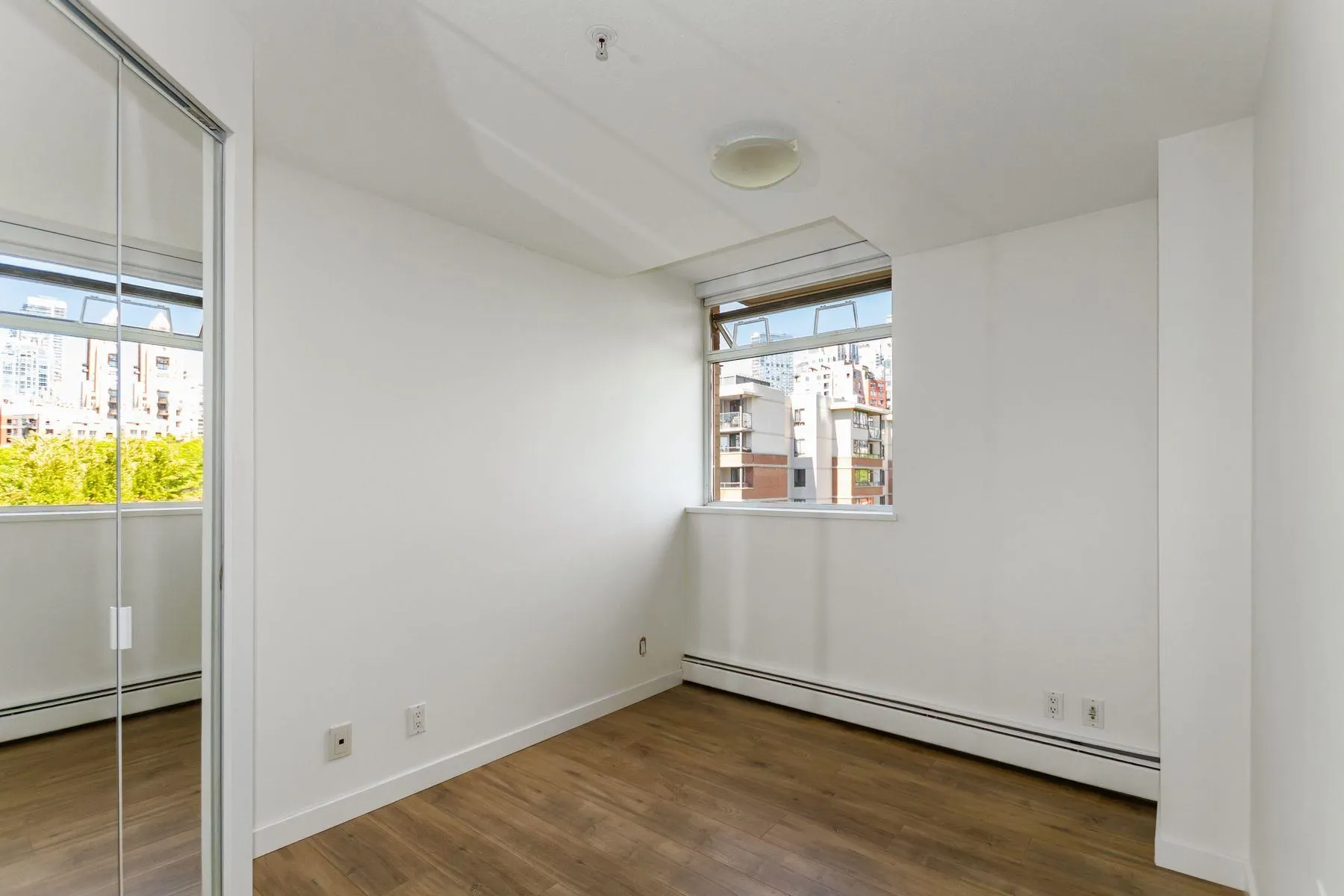 610 1228 Marinaside Crescent