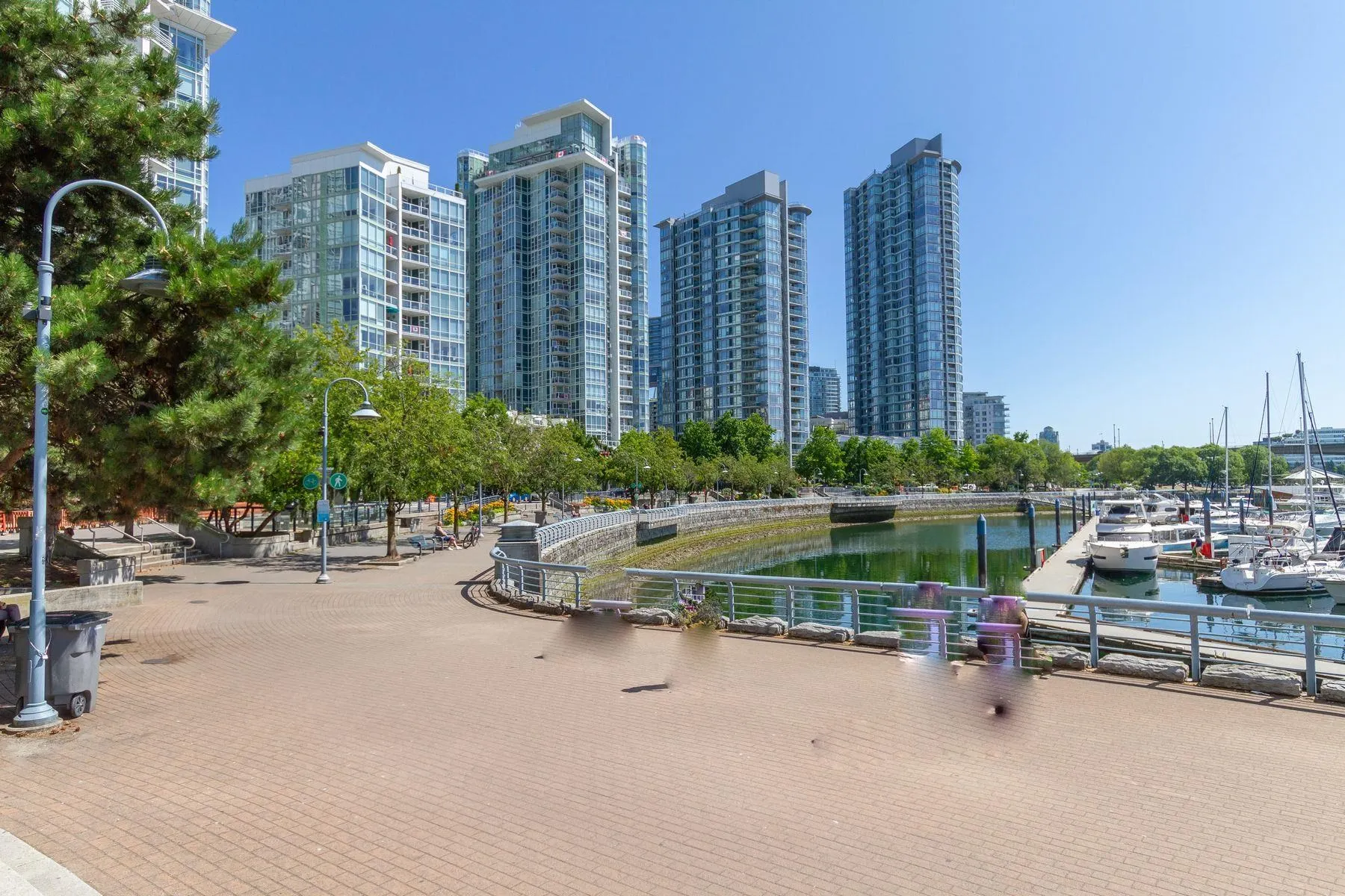 610 1228 Marinaside Crescent