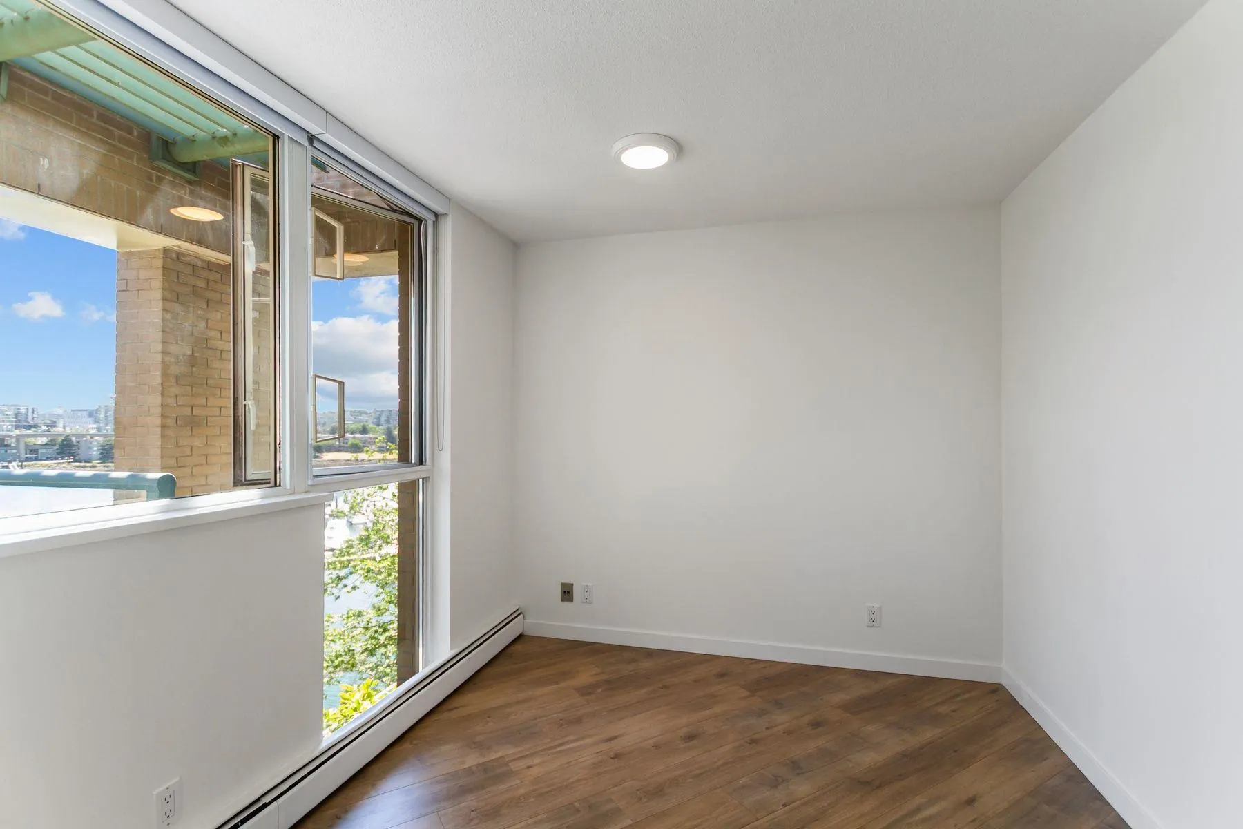610 1228 Marinaside Crescent