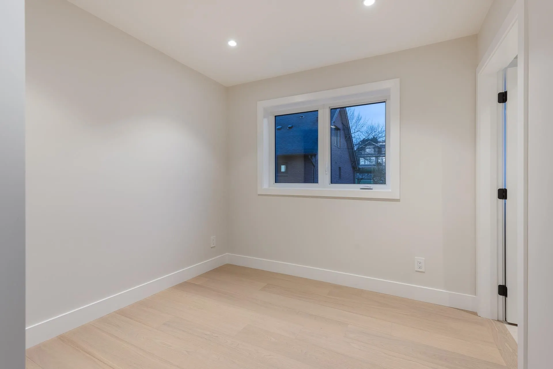 2 3674 Oxford Street