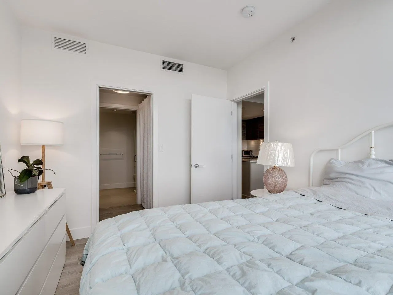 808 7303 Noble Lane