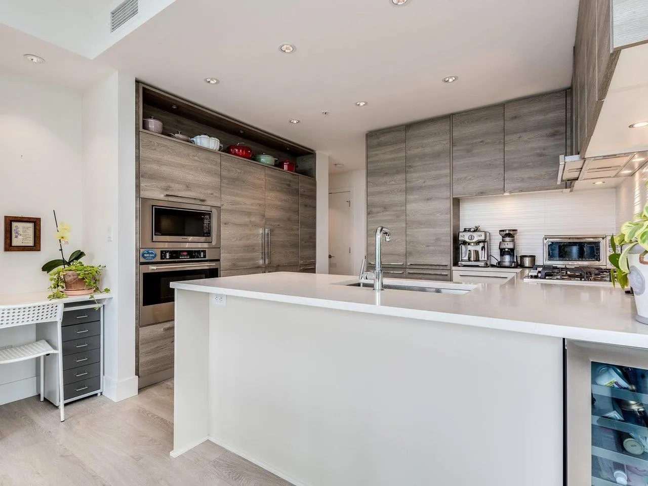 808 7303 Noble Lane