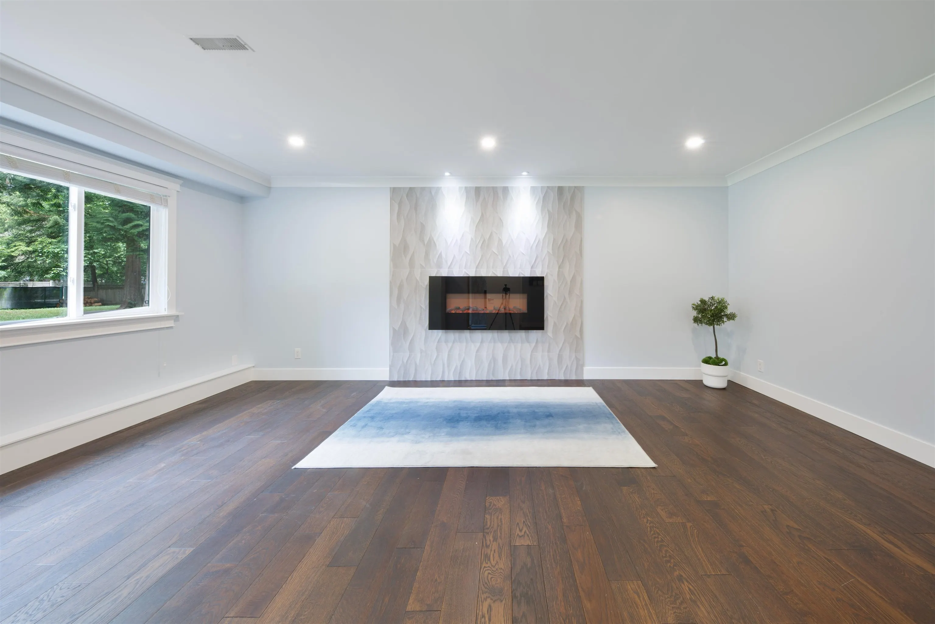 14092 Crescent Road