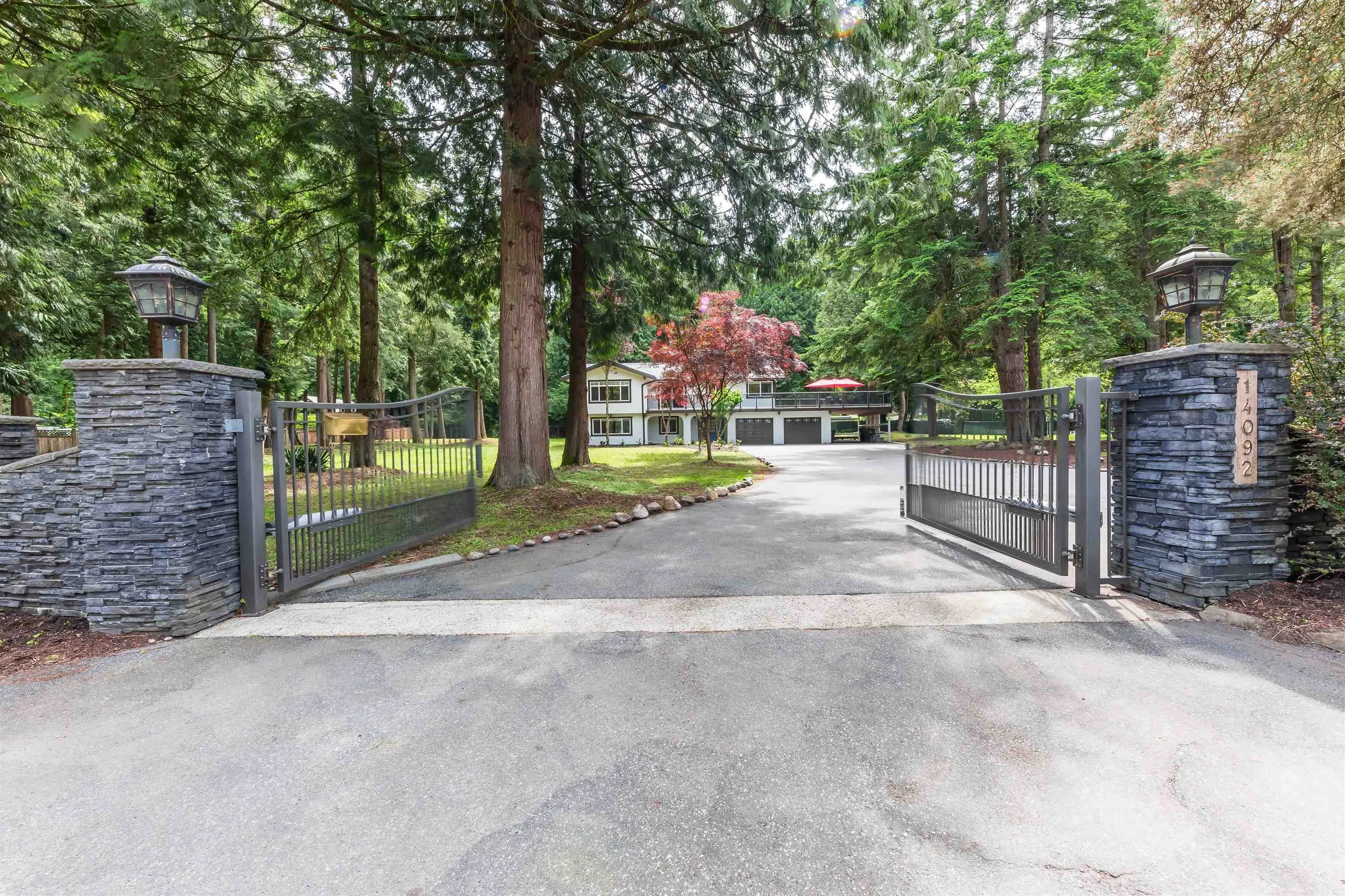 14092 Crescent Road