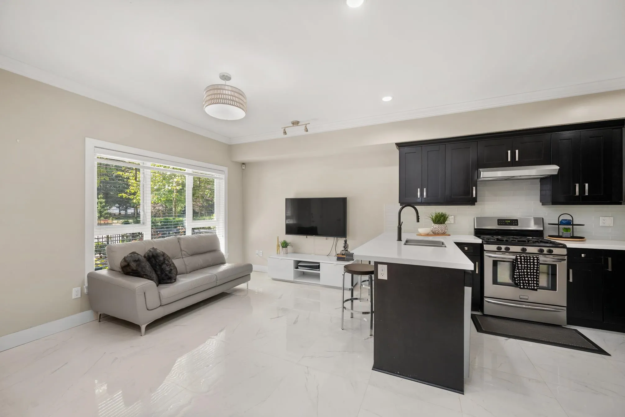 9 9131 Williams Road