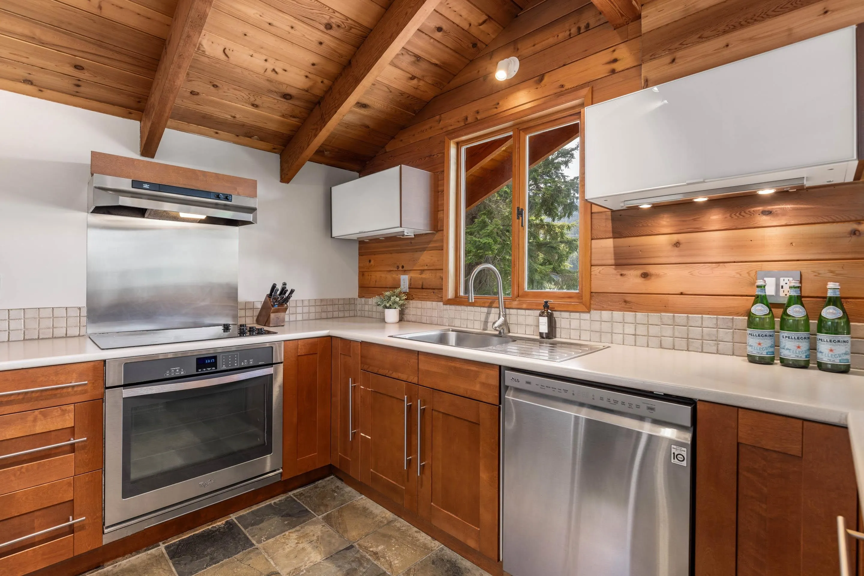9249 Lakeshore Drive