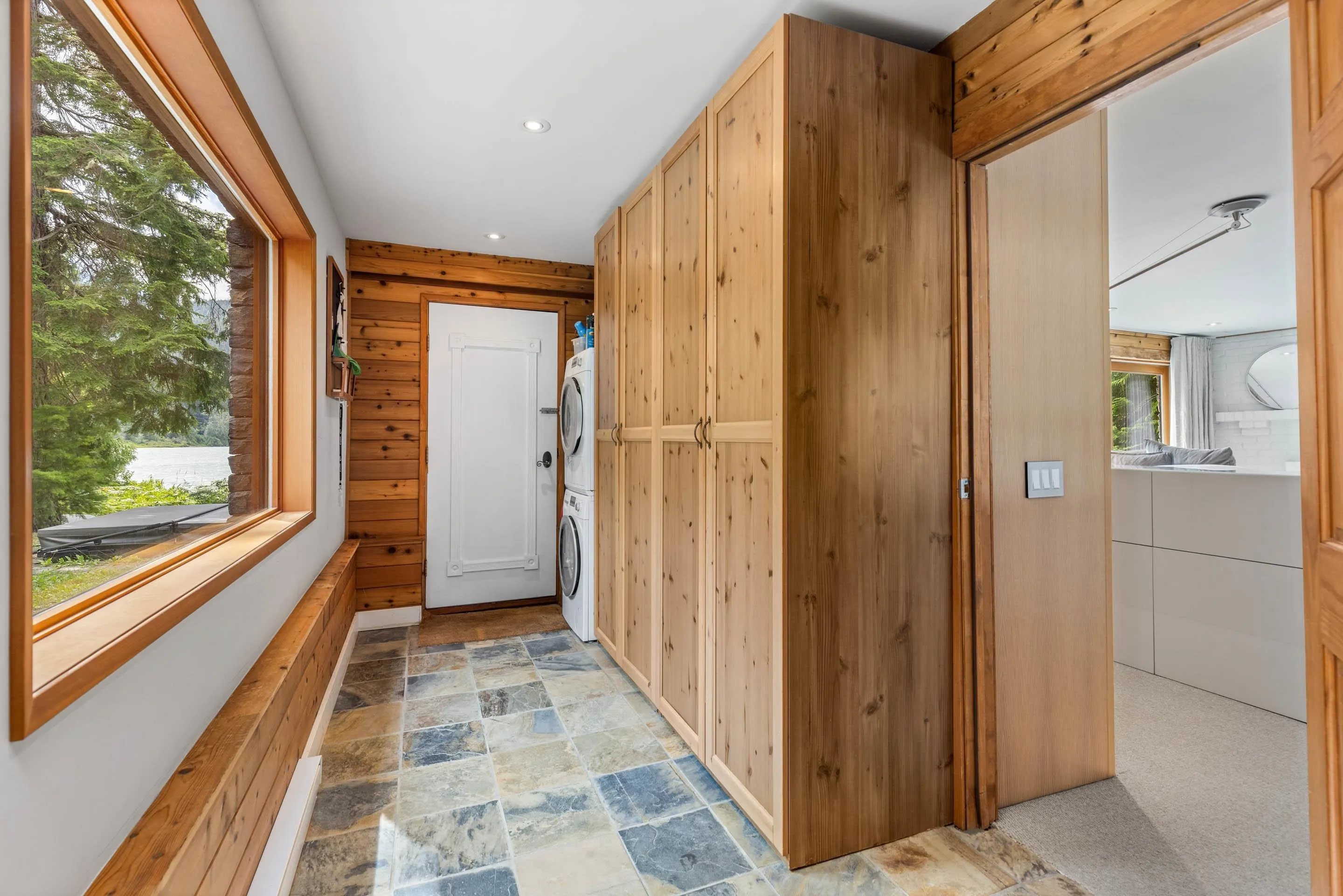 9249 Lakeshore Drive