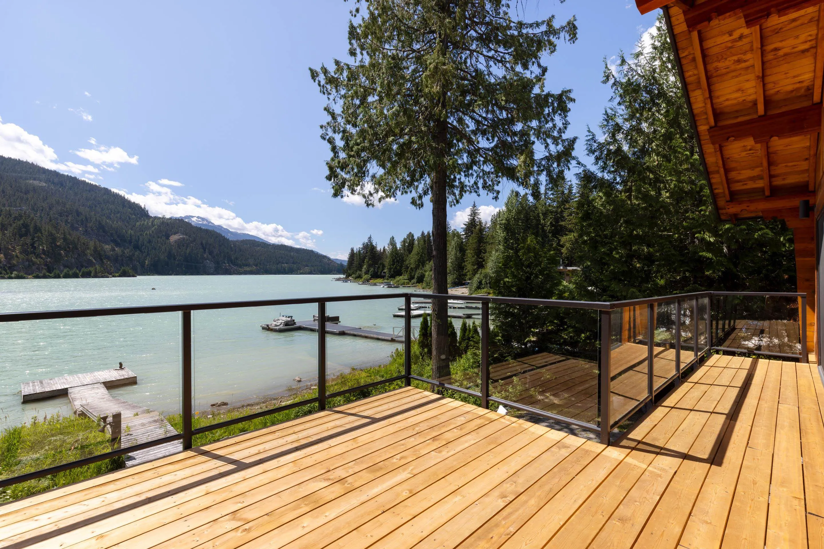 9249 Lakeshore Drive
