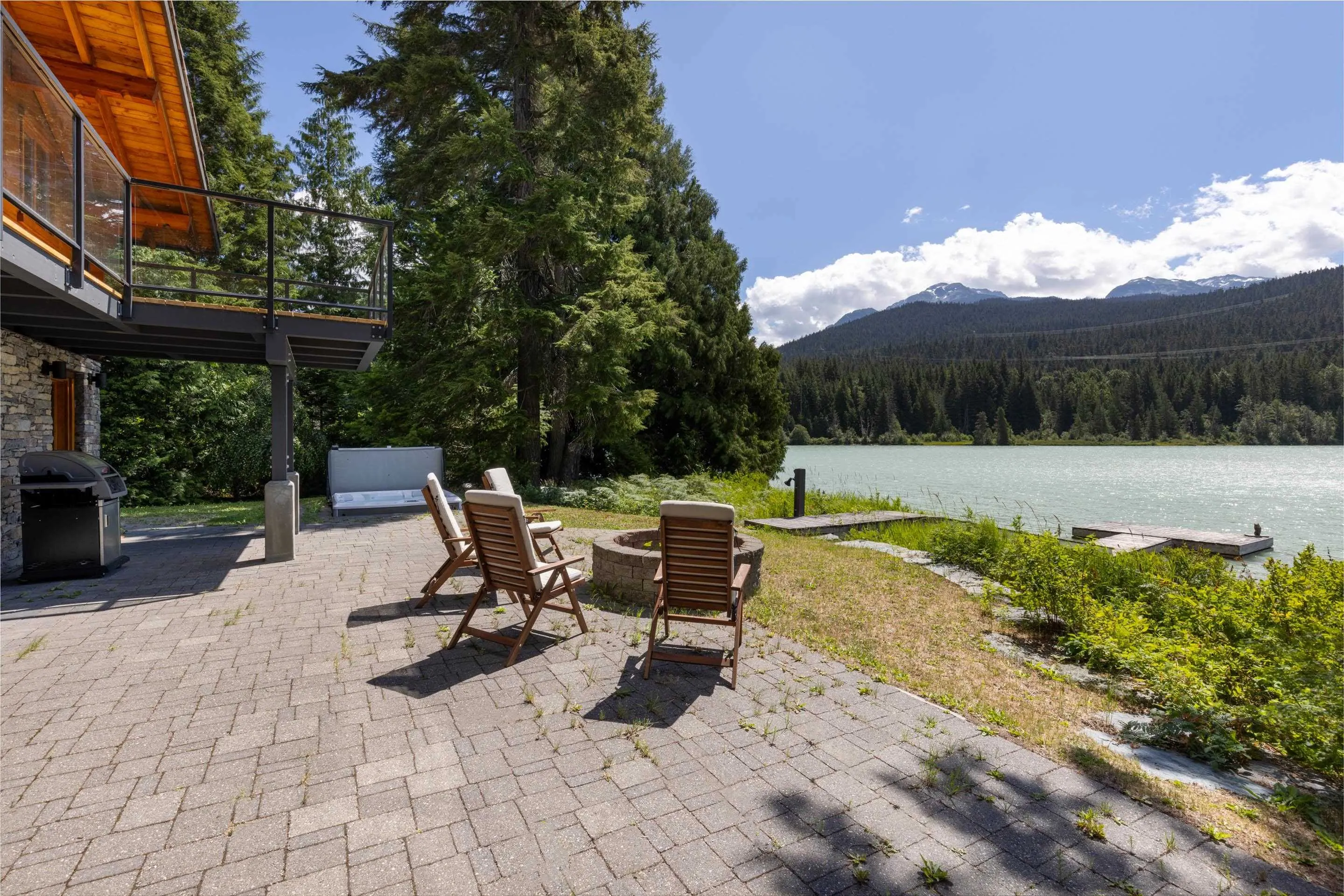 9249 Lakeshore Drive