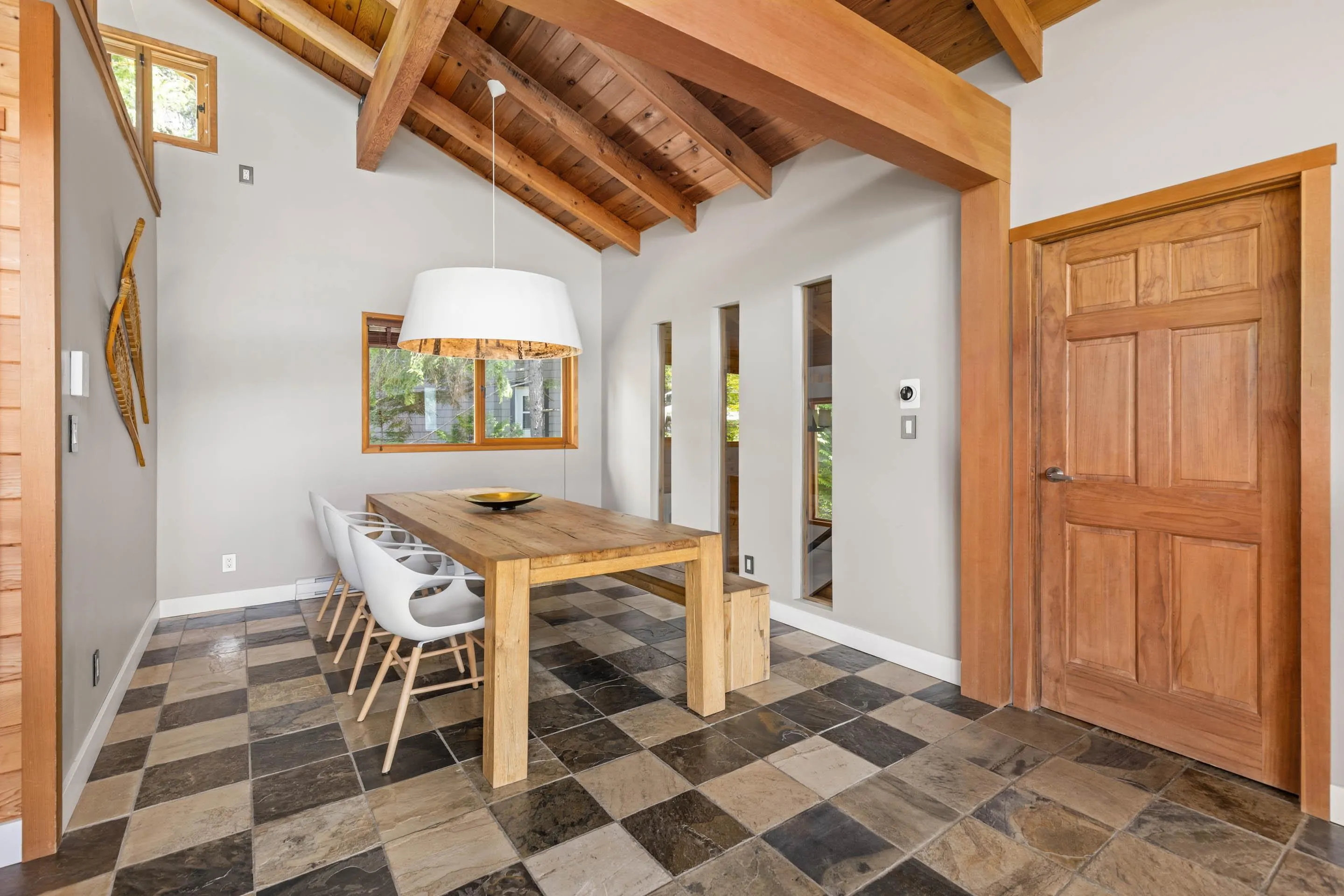 9249 Lakeshore Drive