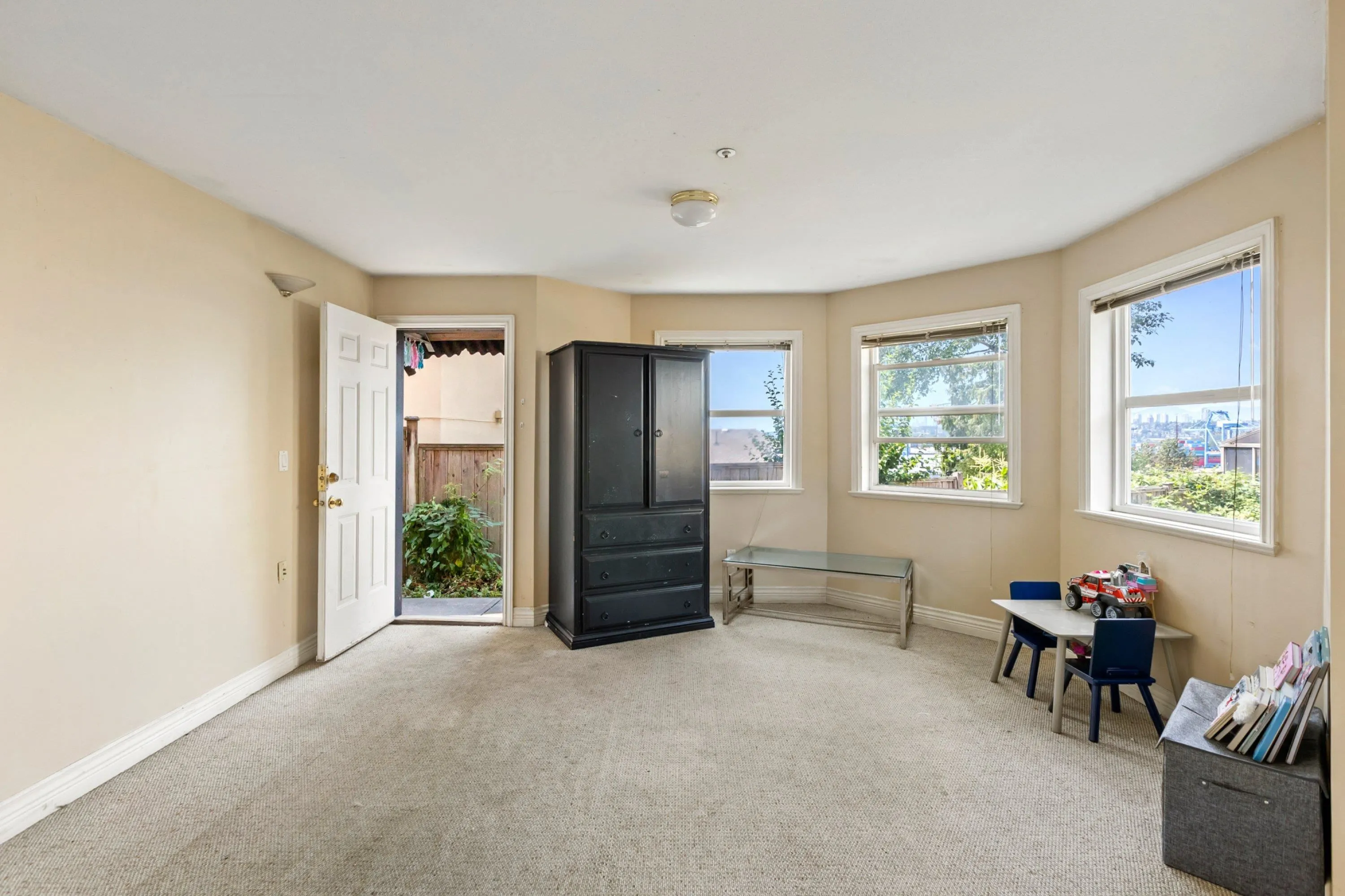11393 Royal Crescent
