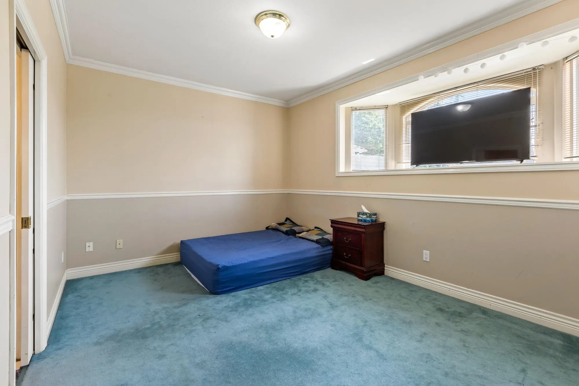 11393 Royal Crescent