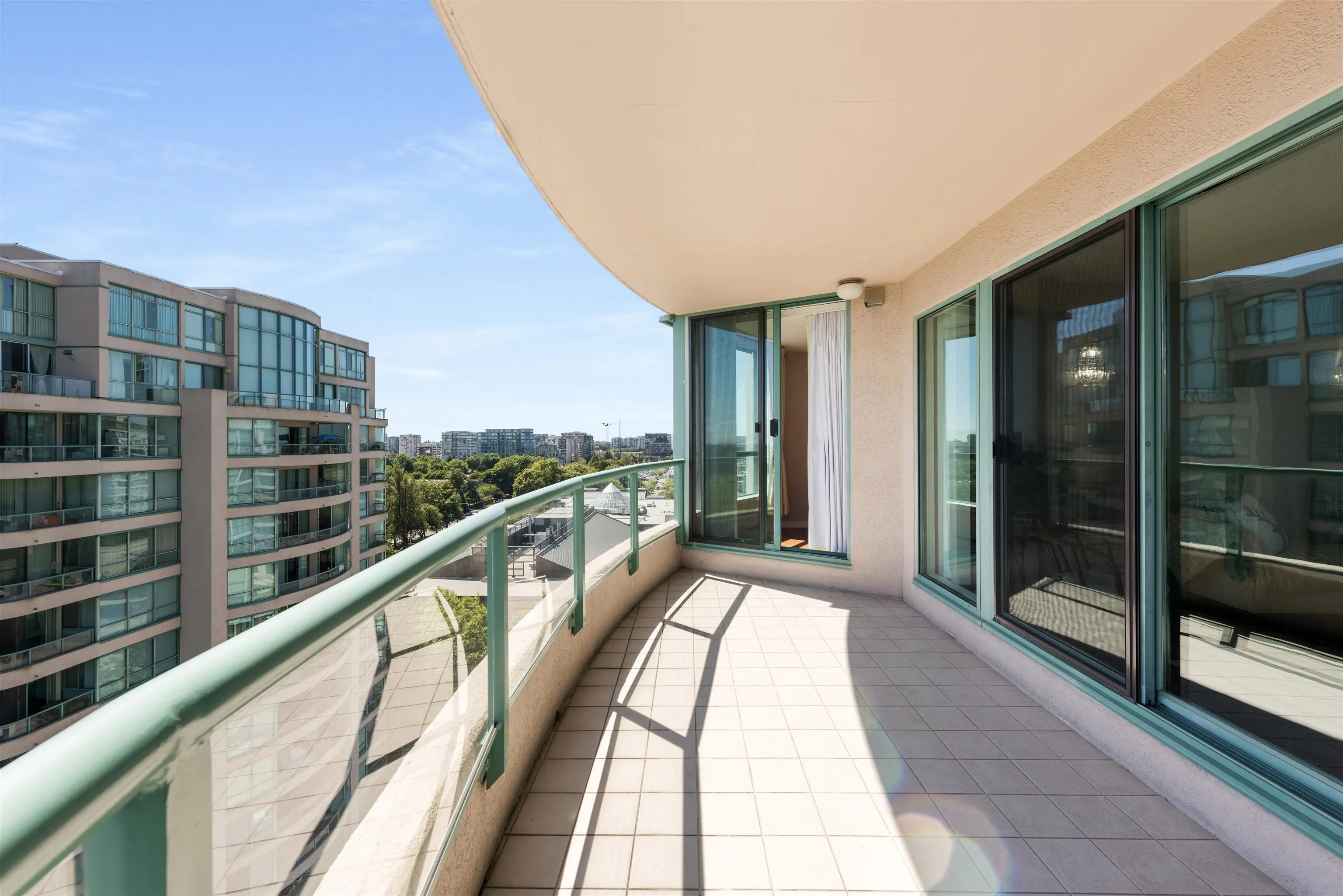 1502 8831 Lansdowne Road
