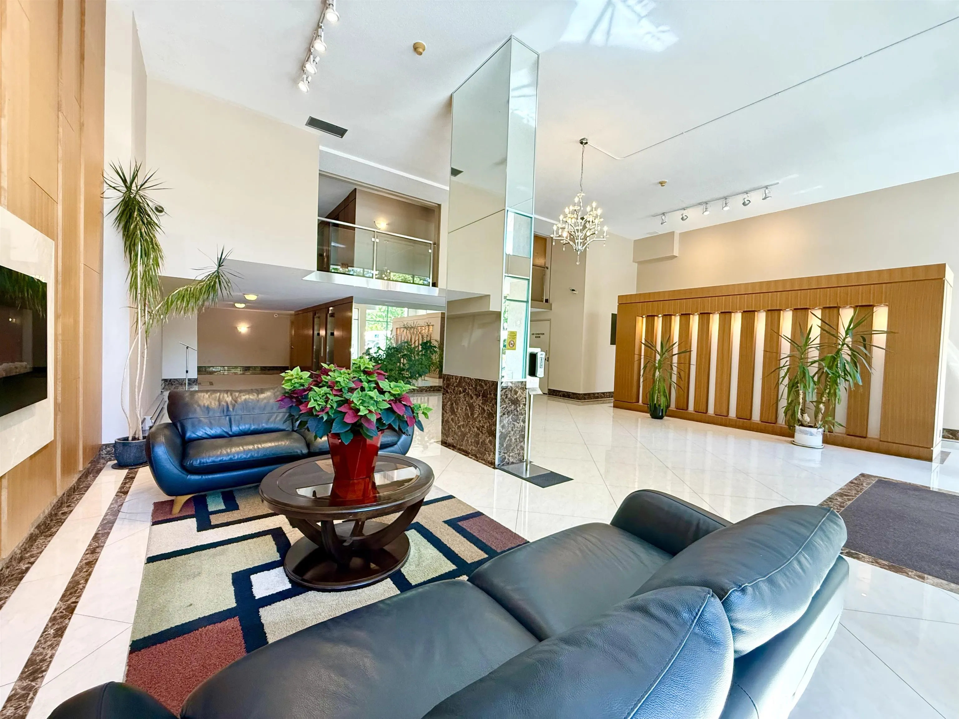 1502 8831 Lansdowne Road