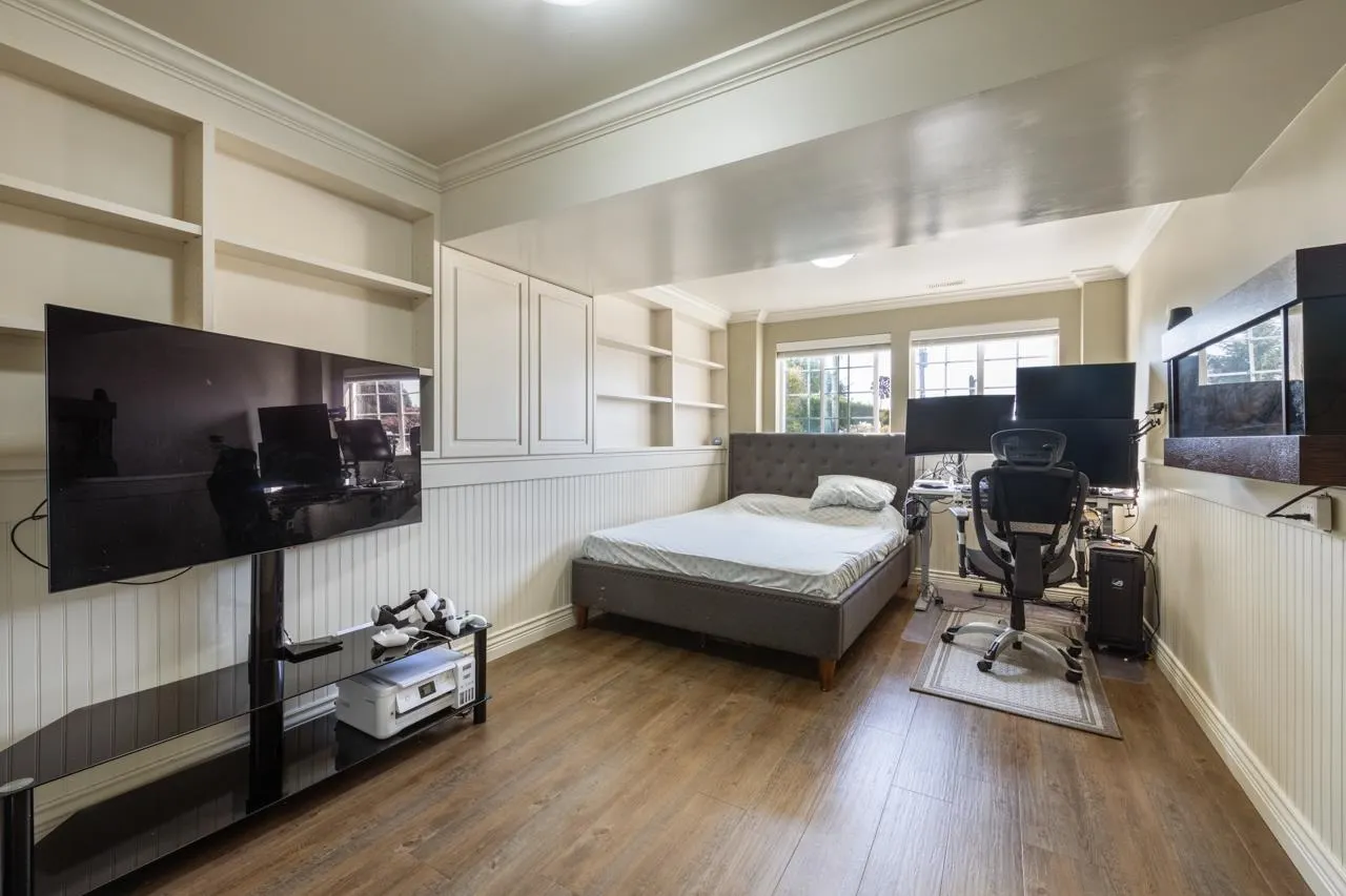 14213 Marine Drive