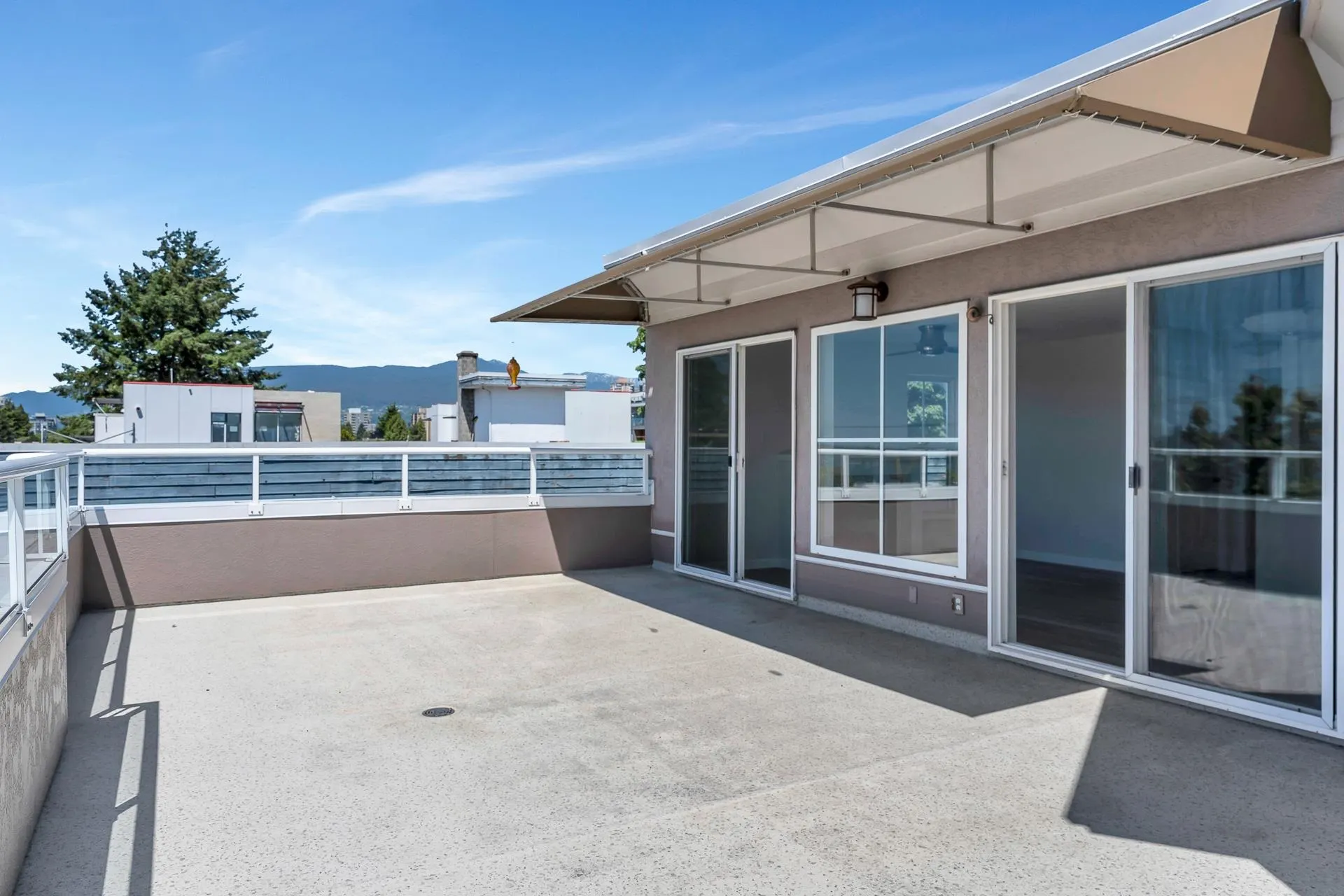 404 245 St. Davids Avenue