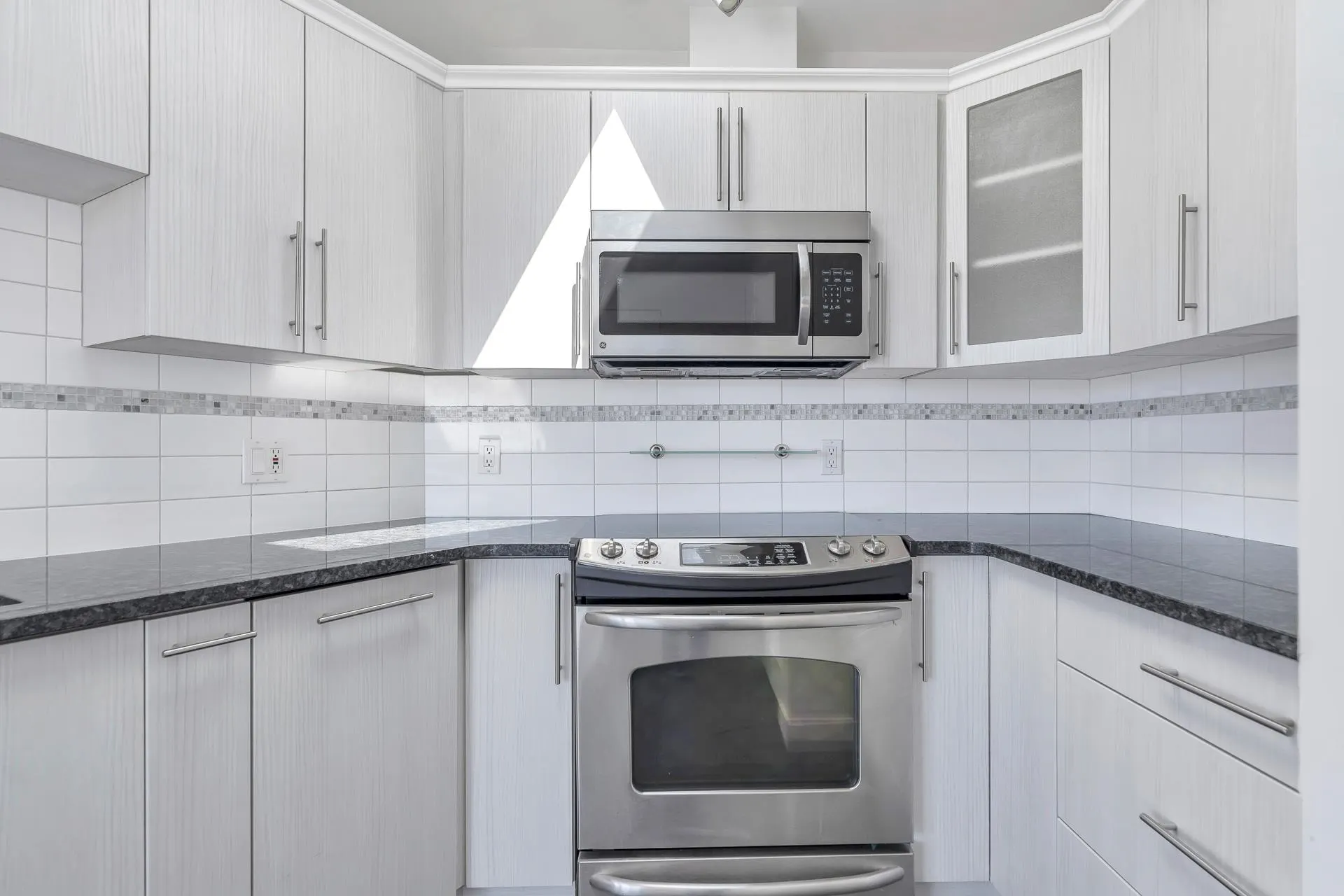 404 245 St. Davids Avenue