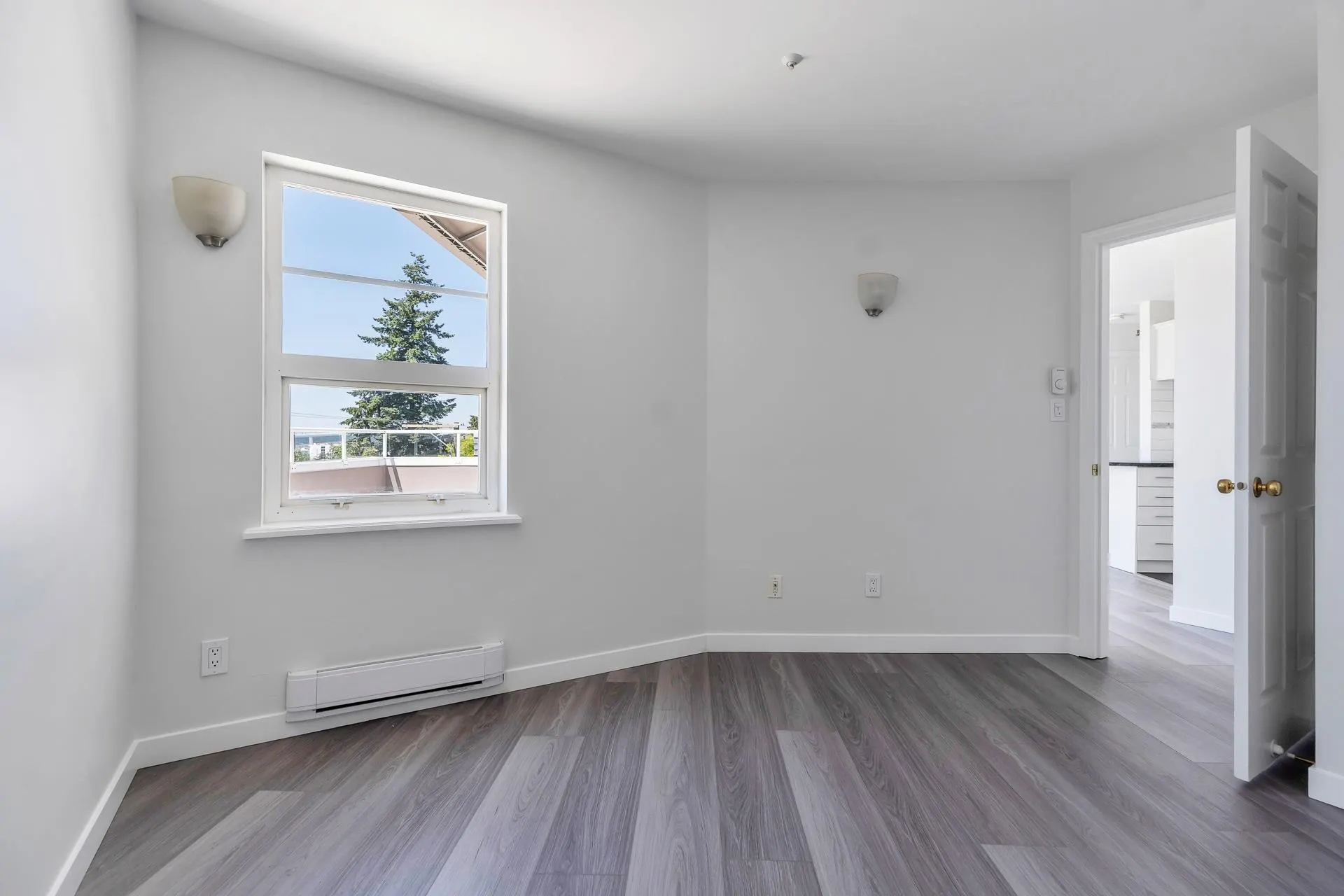 404 245 St. Davids Avenue