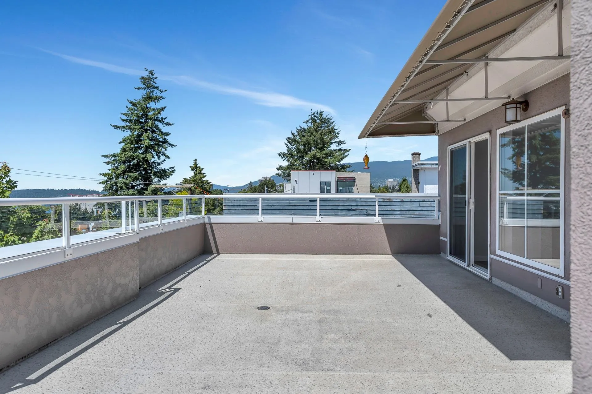404 245 St. Davids Avenue