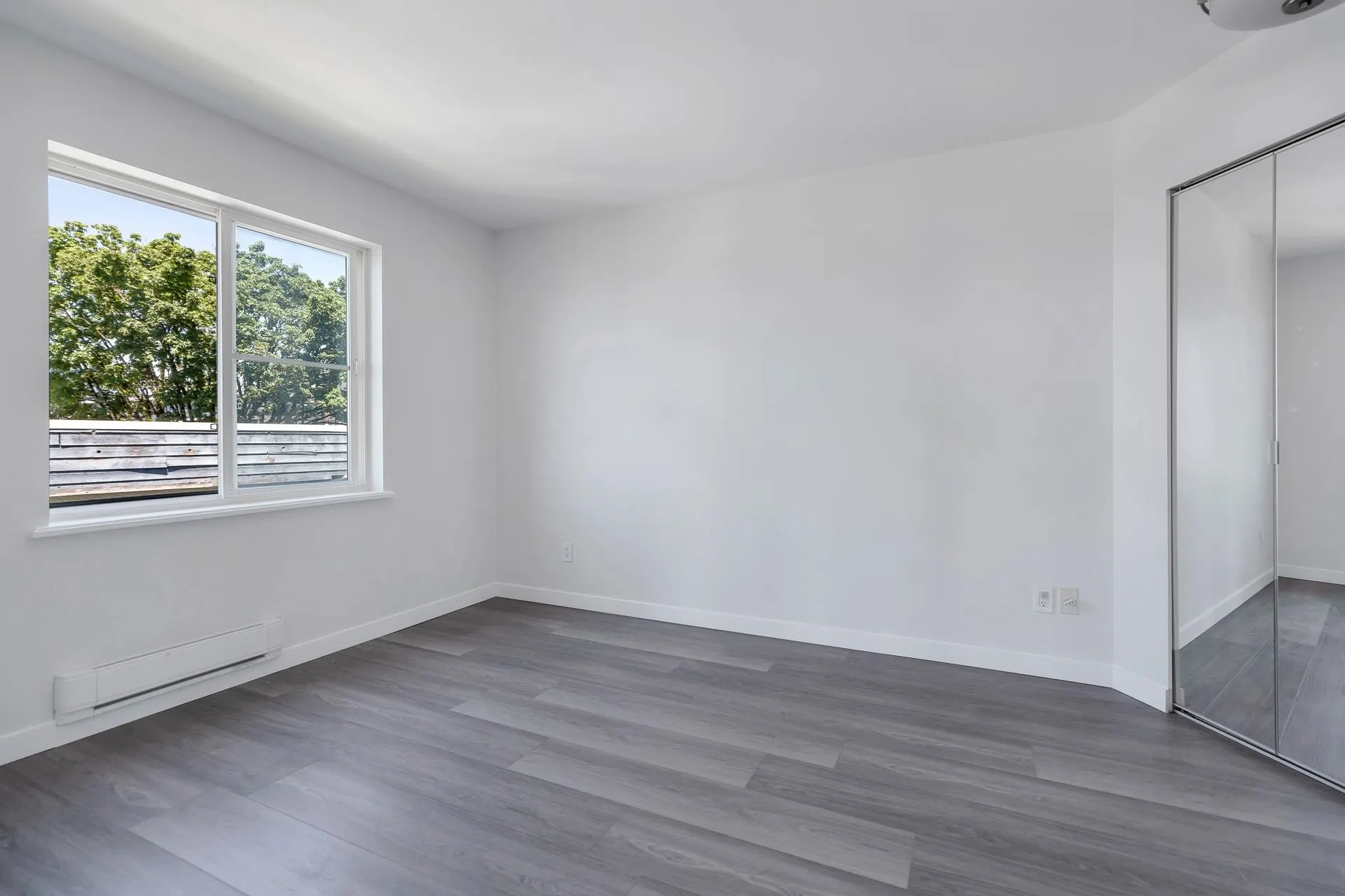 404 245 St. Davids Avenue